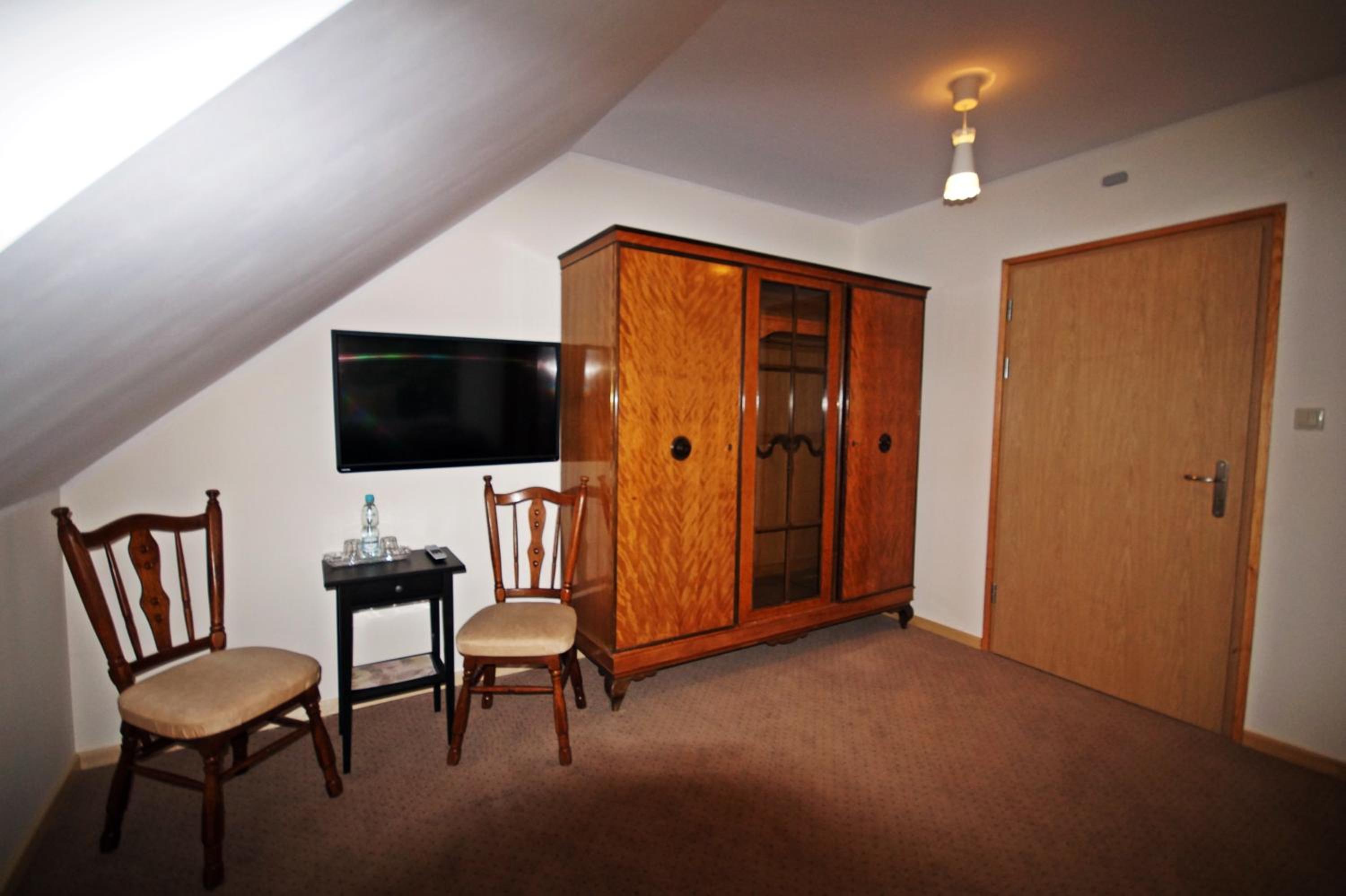 Double or Twin Room - Photo 9