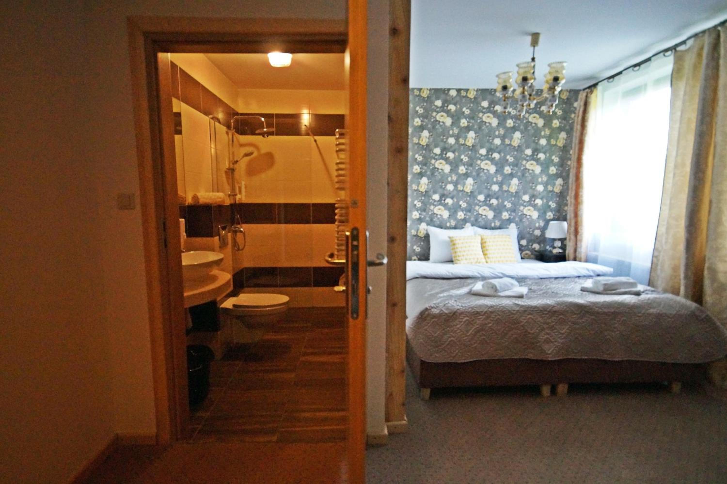 Double or Twin Room - Photo 8