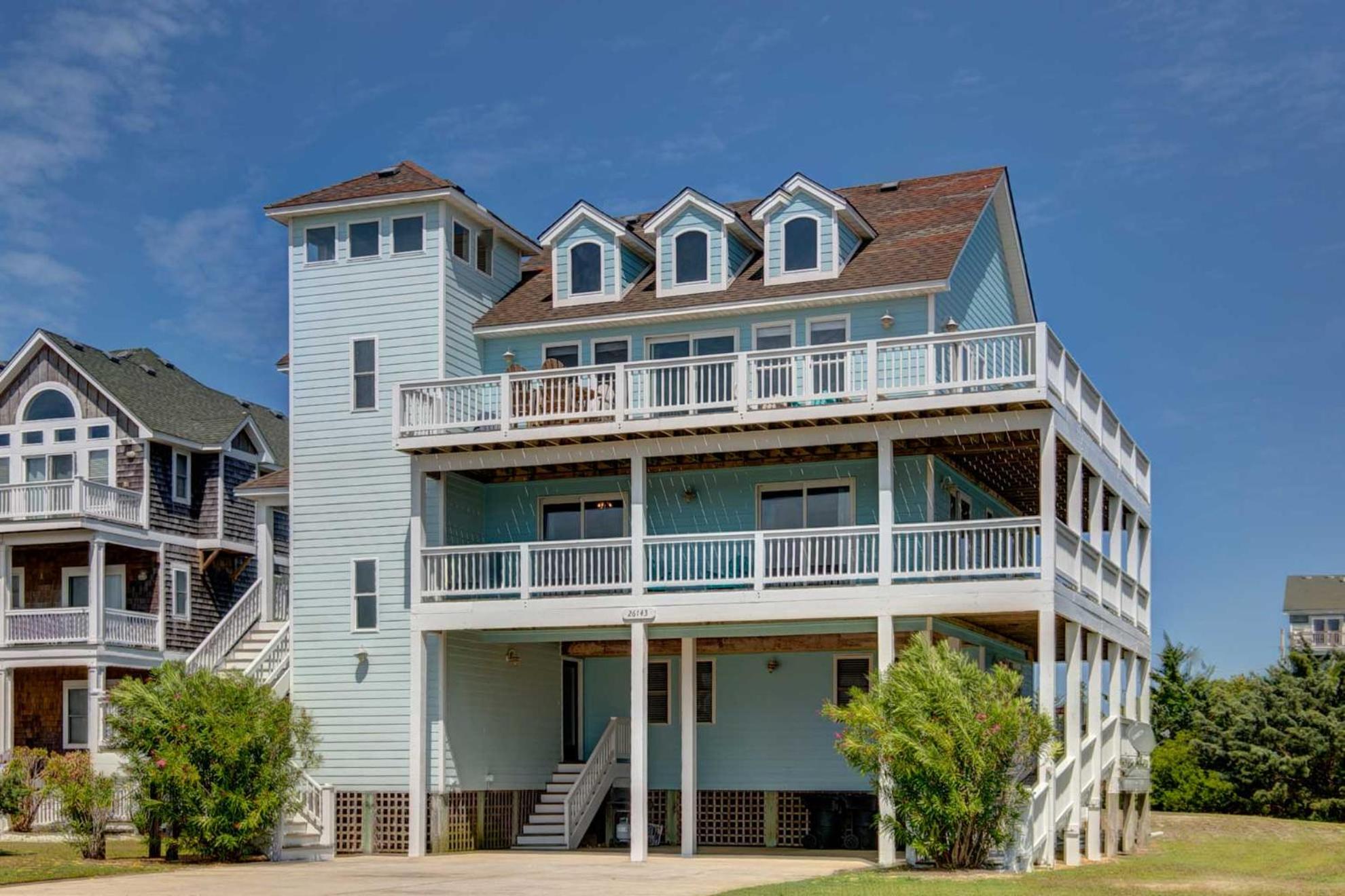 Six-Bedroom House photo 3