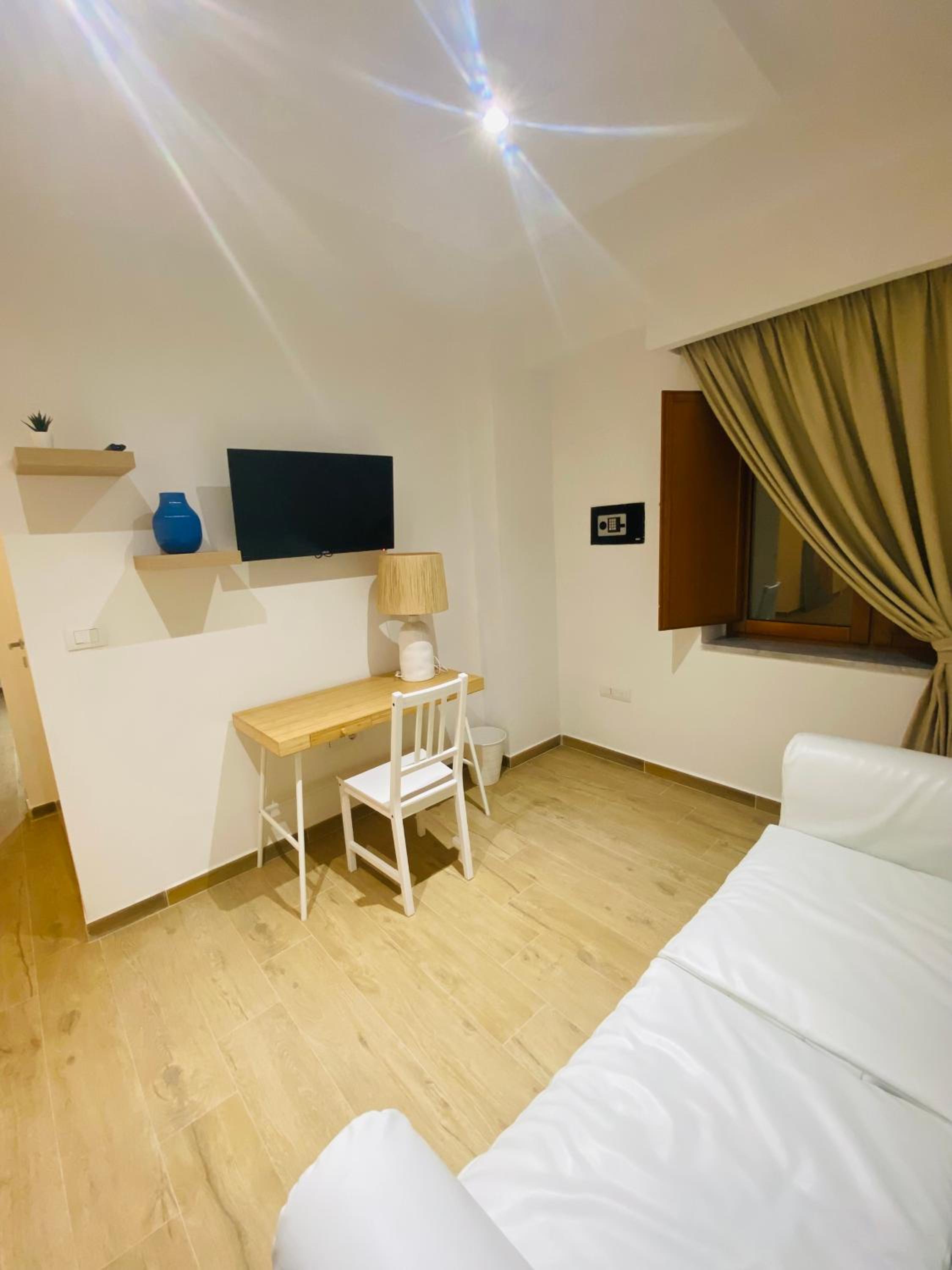 Deluxe Quadruple Room - Photo 5
