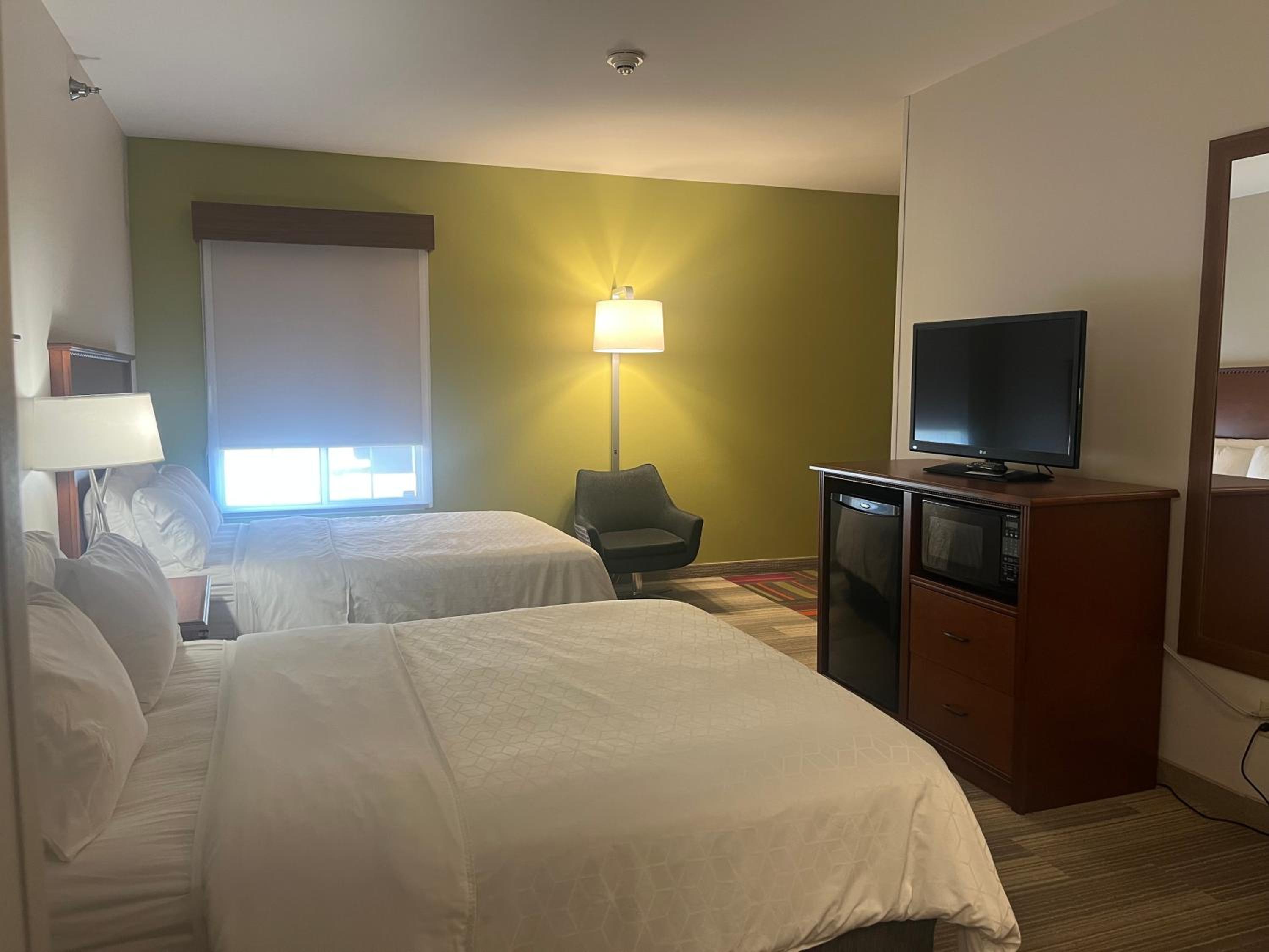 Standard Queen Room with Sofa Bed photo 1