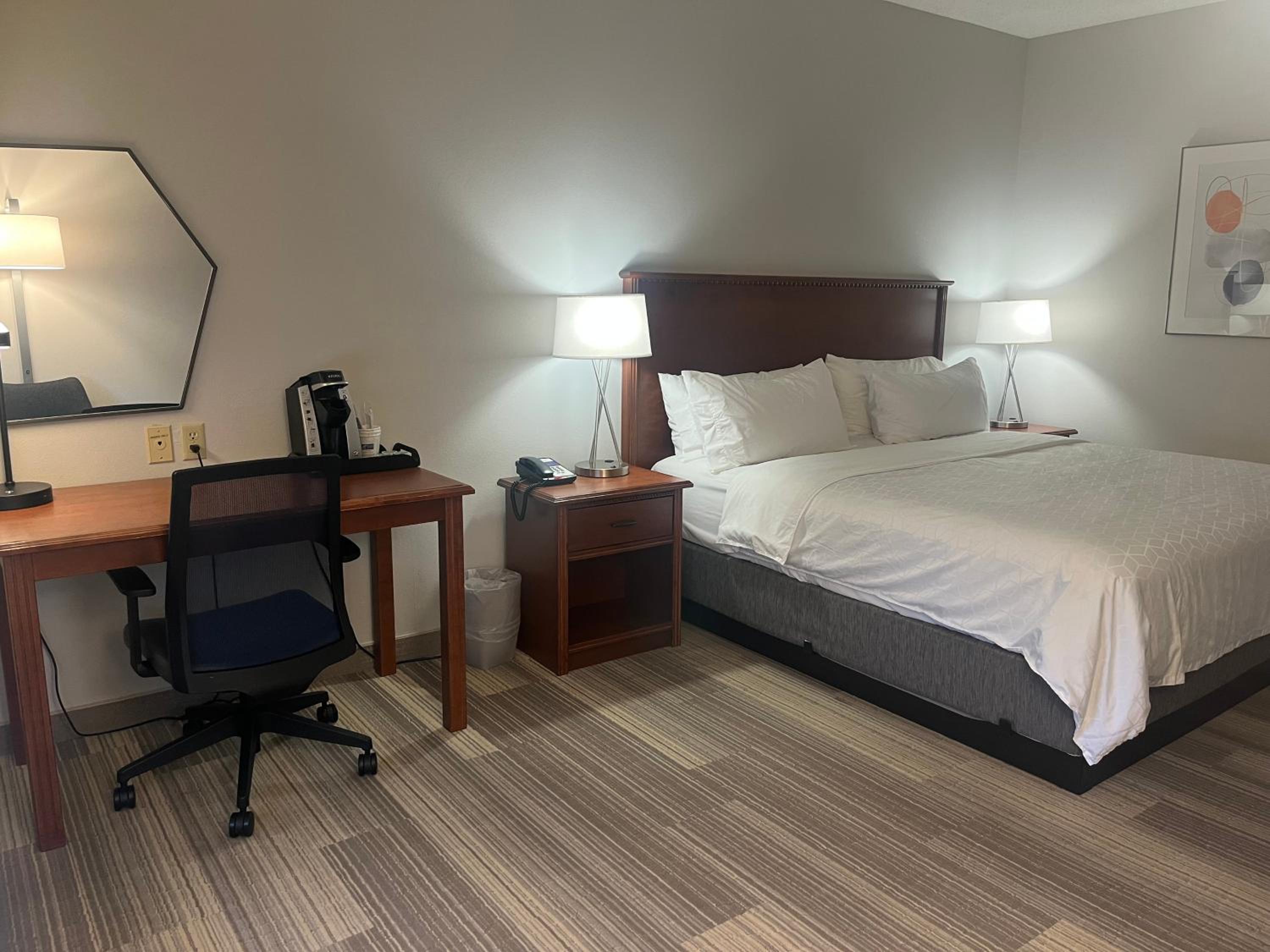 Standard King Room photo 2