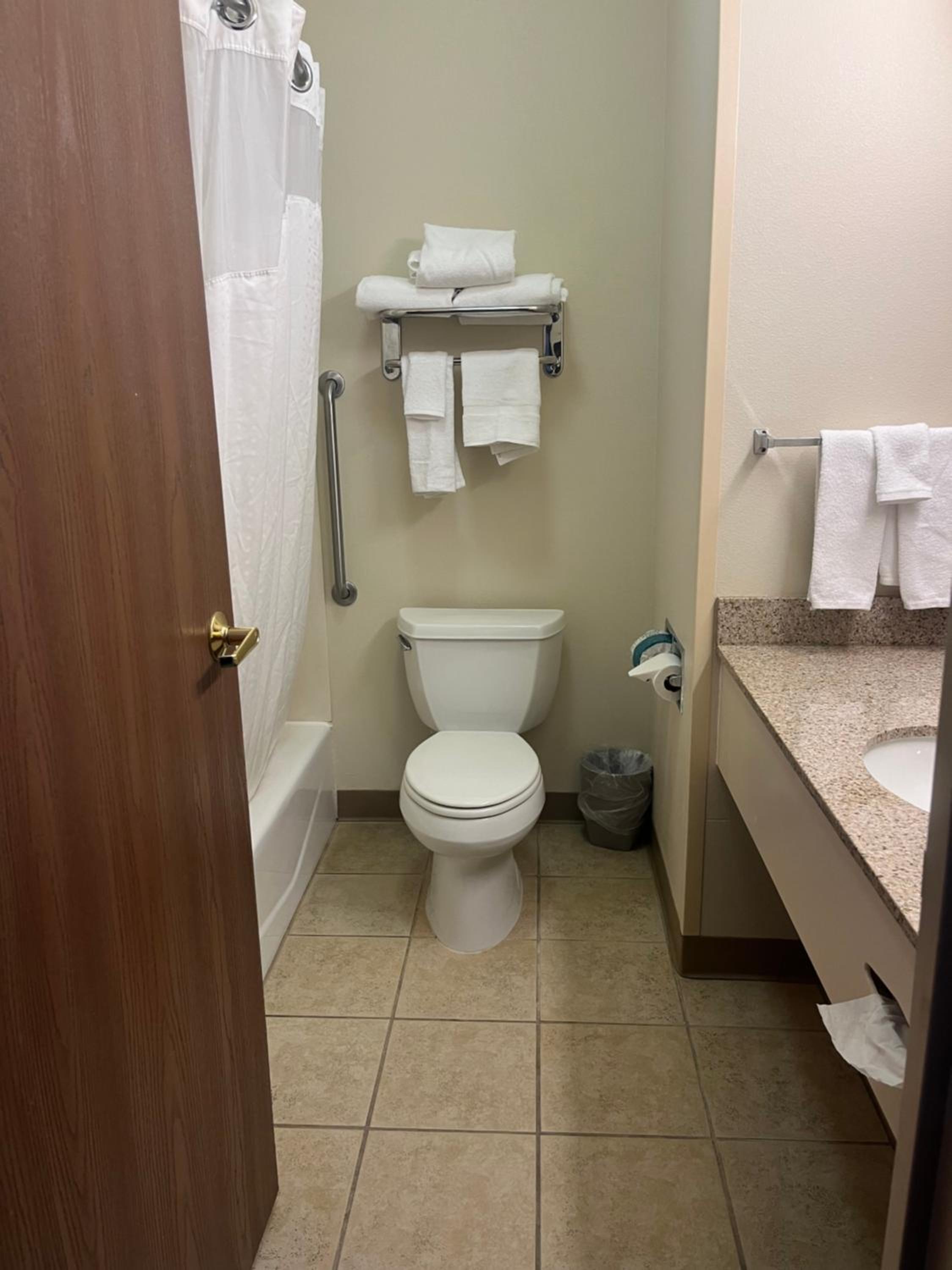 Standard King Room photo 3