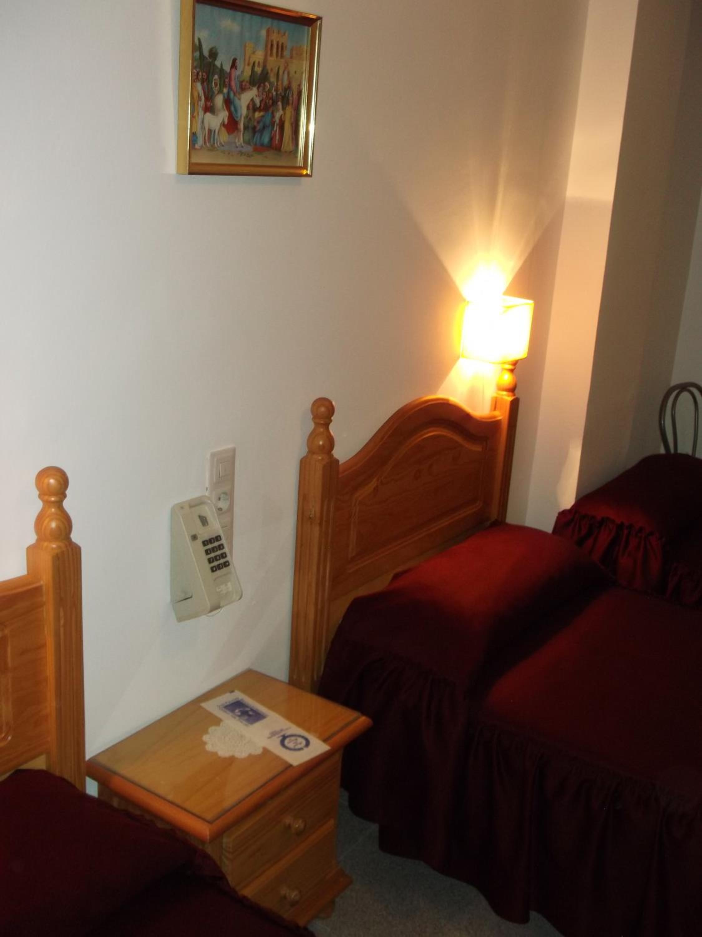 Triple Room with Private Bathroom - Photo 16