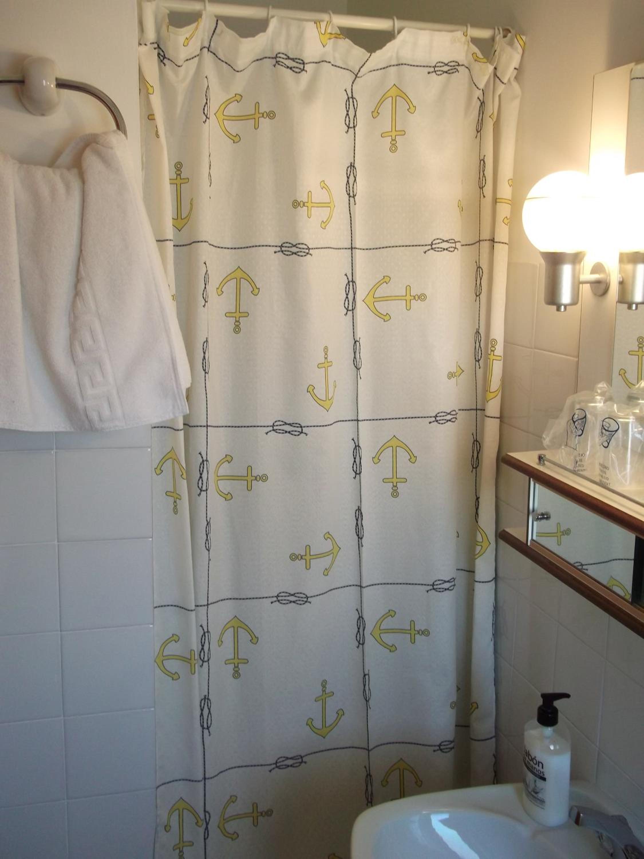 Single Room with Private Bathroom photo 2