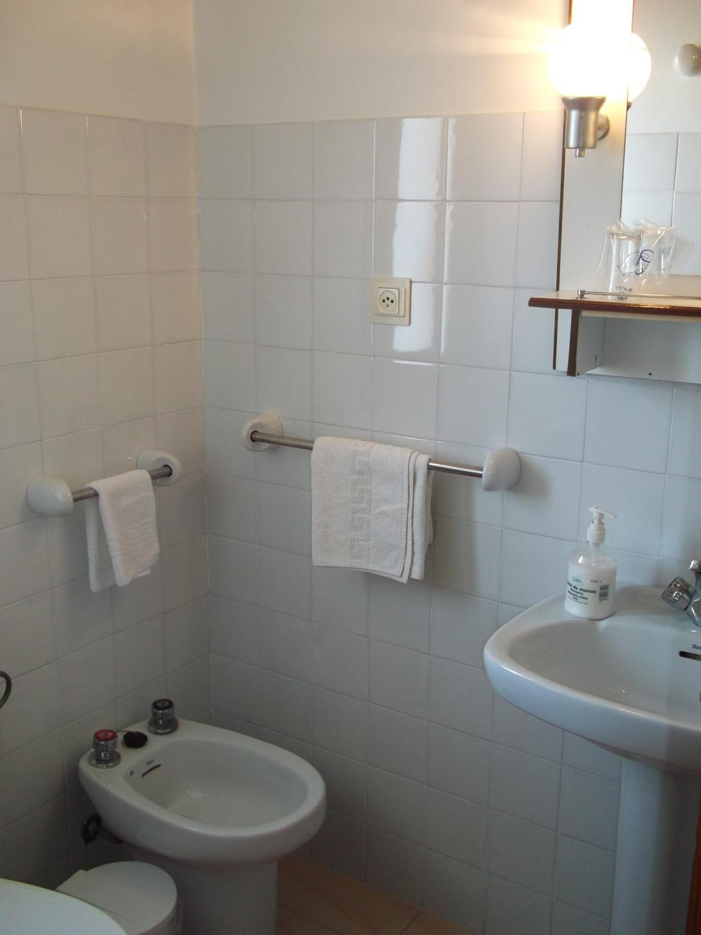 Single Room with Private Bathroom photo 3