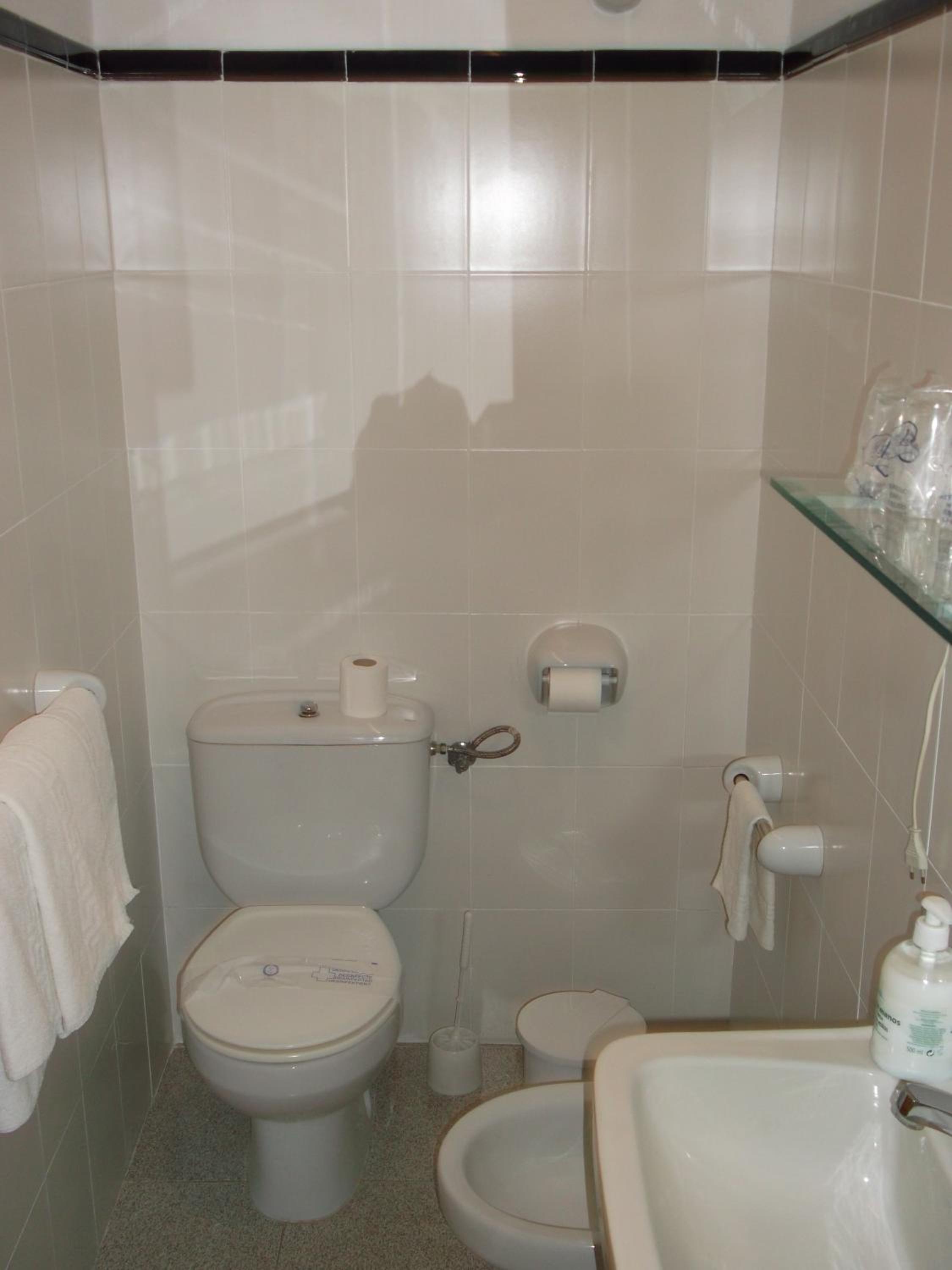 Triple Room with Private Bathroom - Photo 13