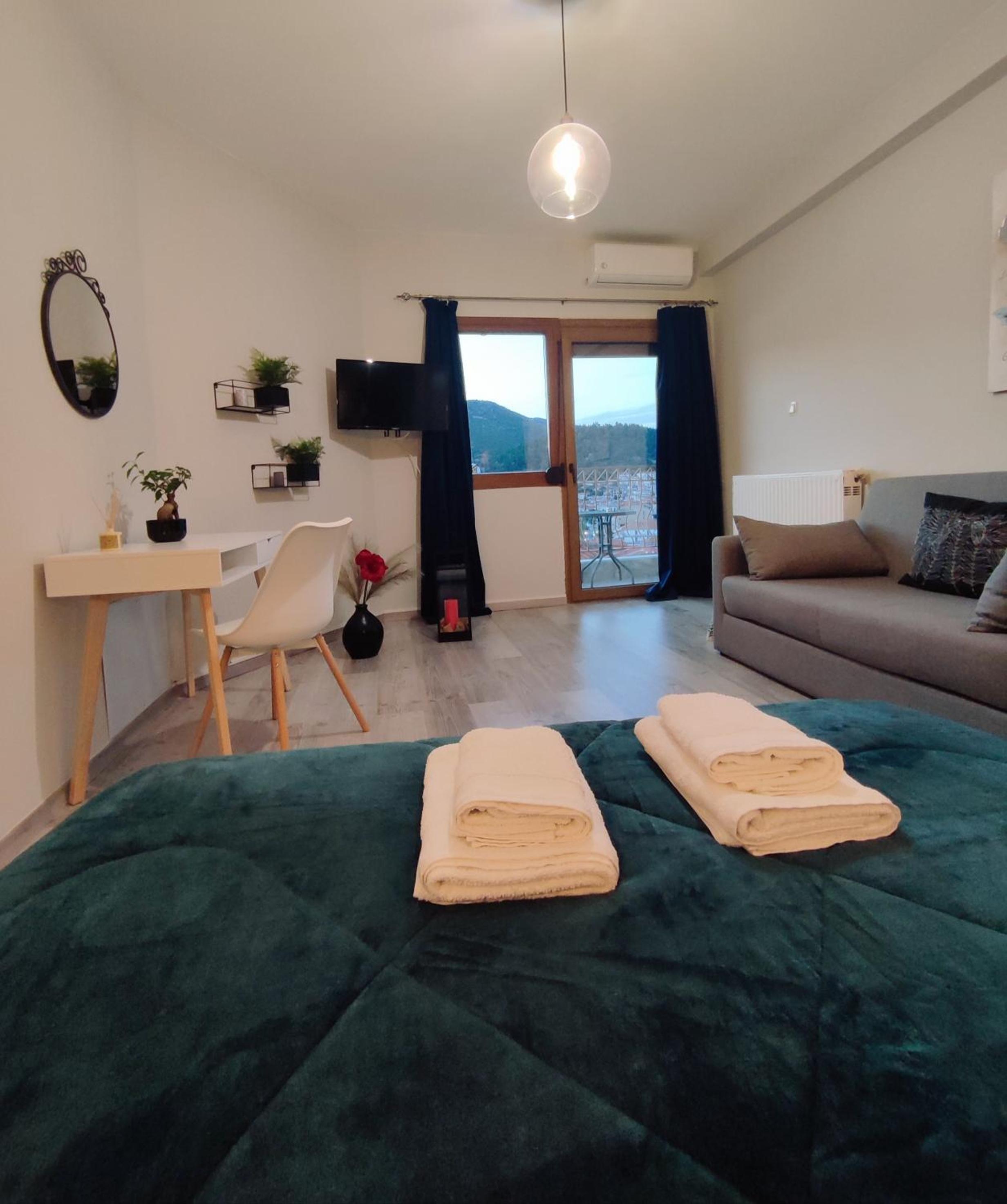 Junior Suite with Lake View - Photo 2