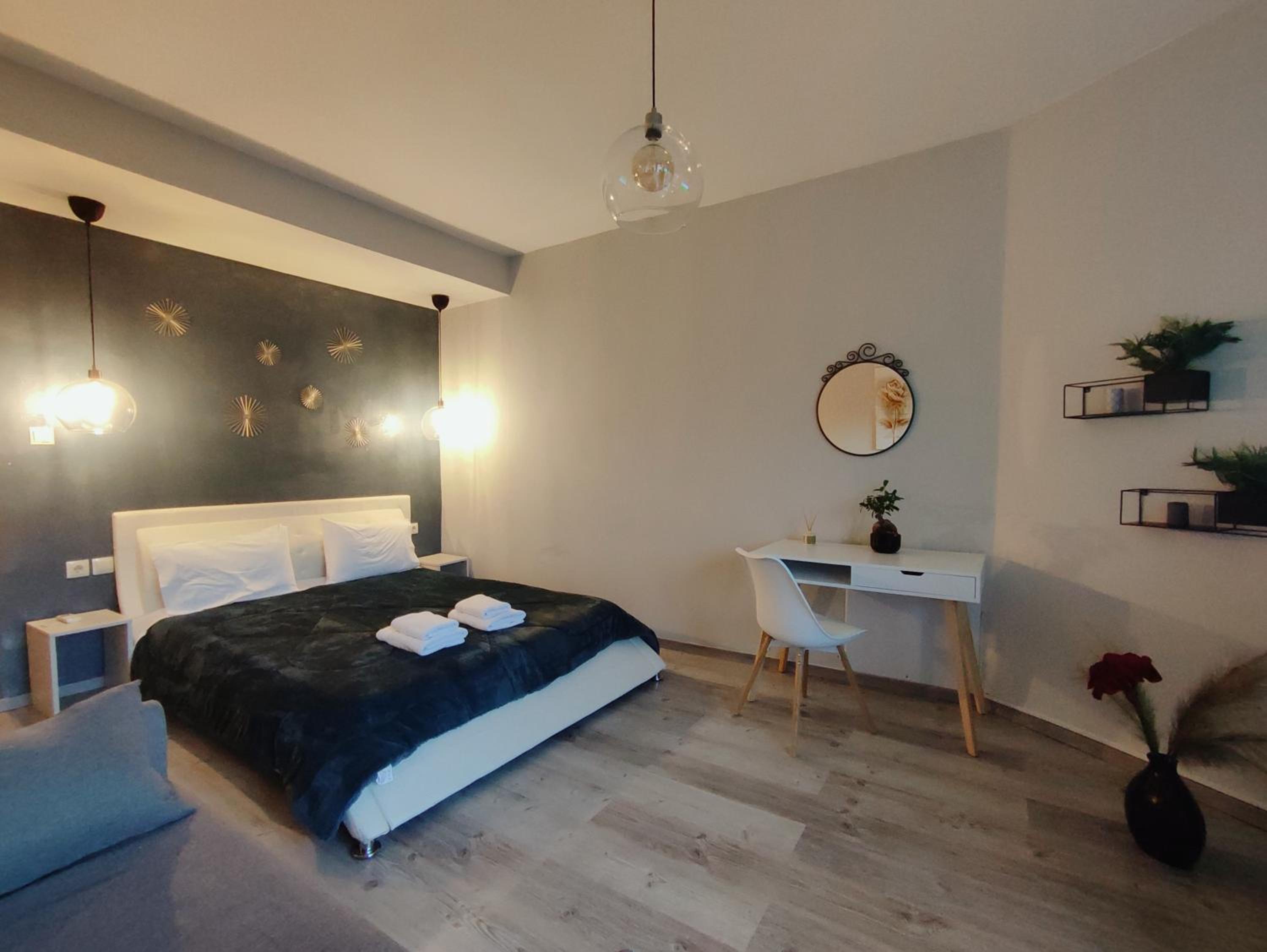 Junior Suite with Lake View - Photo 1