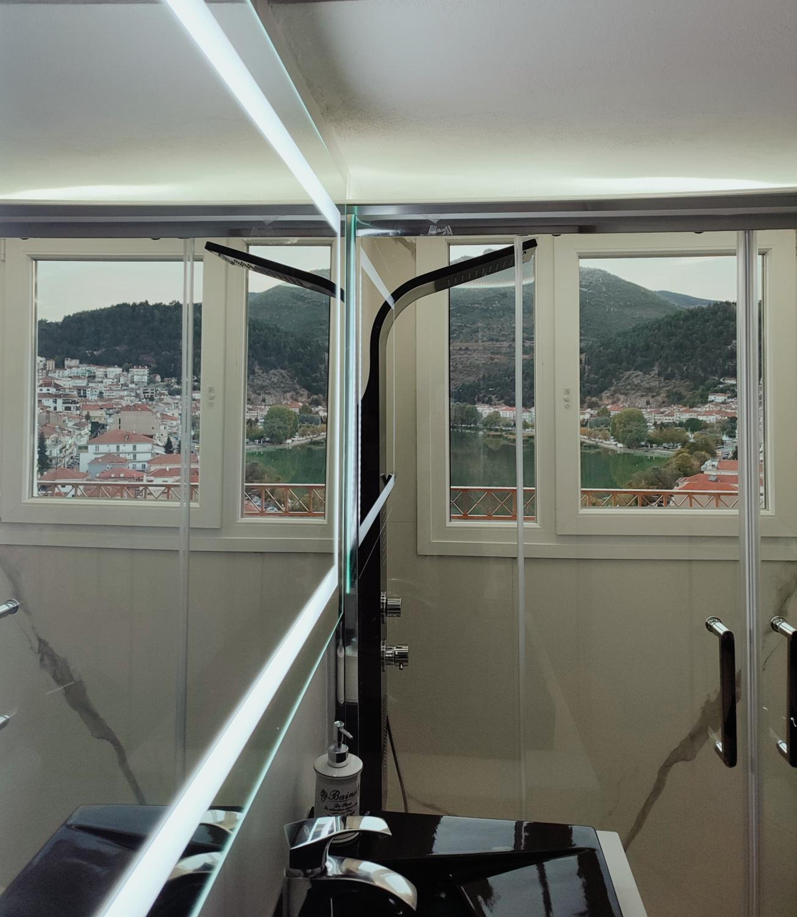 Suite with Lake View - Photo 17