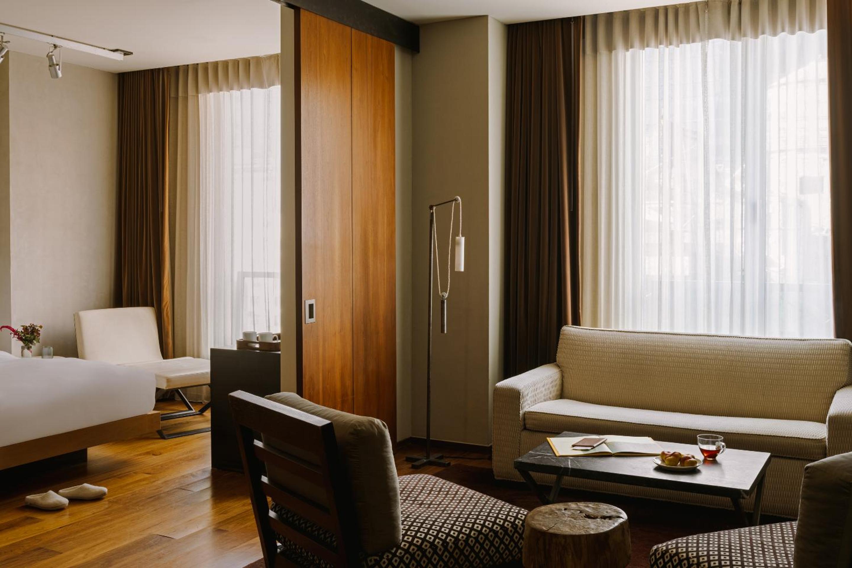 Deluxe King Suite