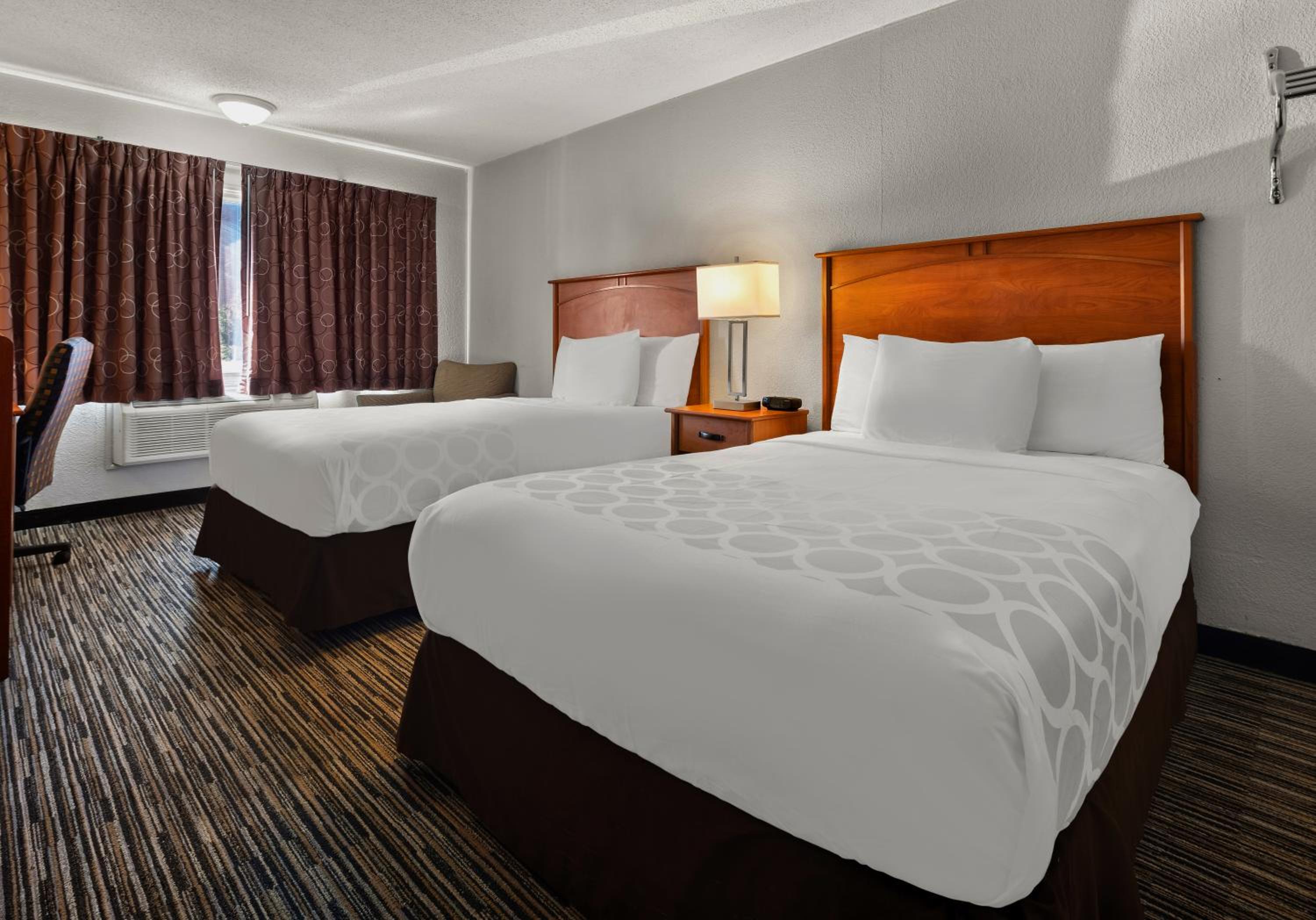 Double Room with Two Double Beds - Non-Smoking - Photo 9