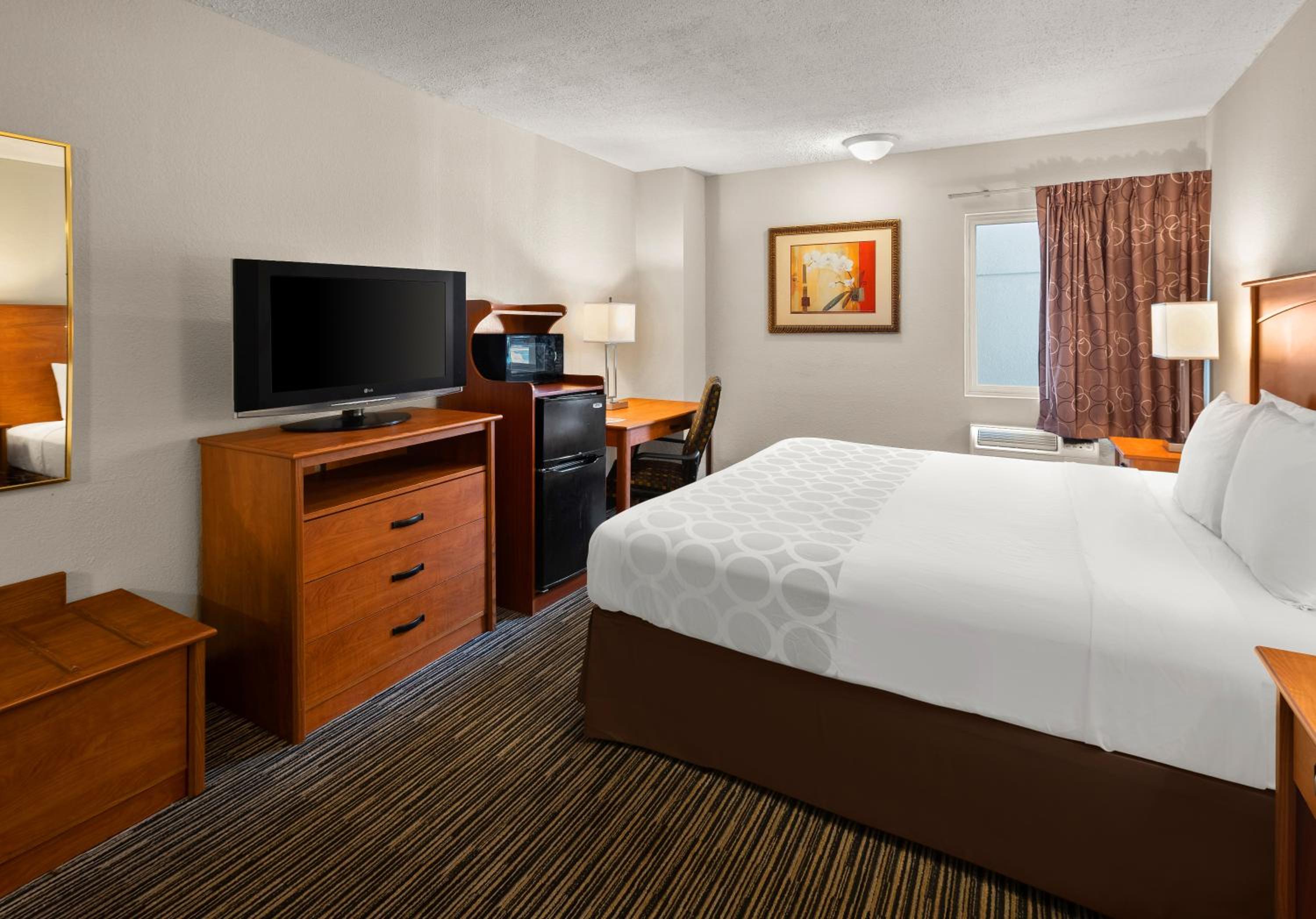 King Room - Non-Smoking - Photo 1