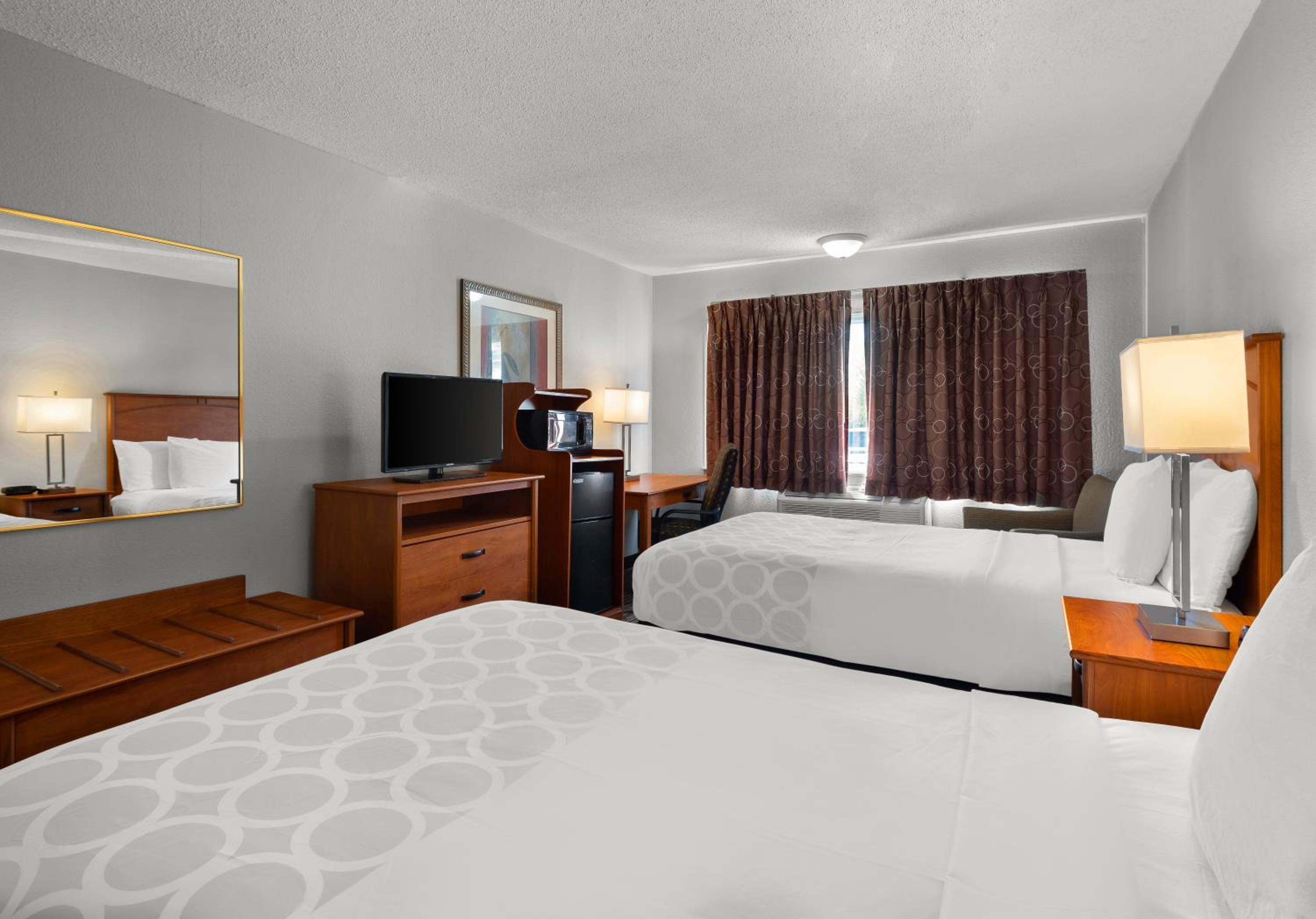 Double Room with Two Double Beds - Non-Smoking - Photo 11