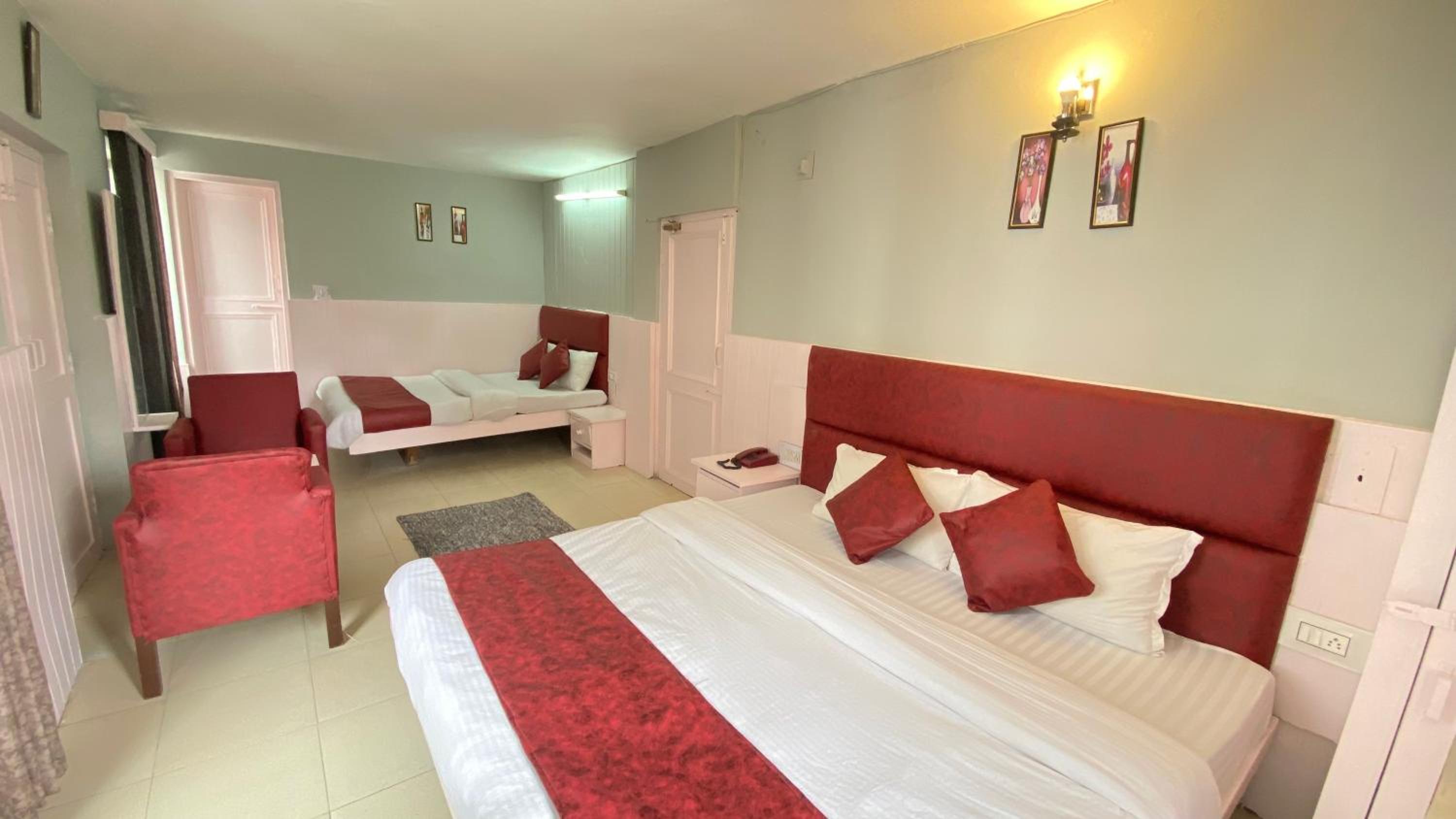 Deluxe Family Room