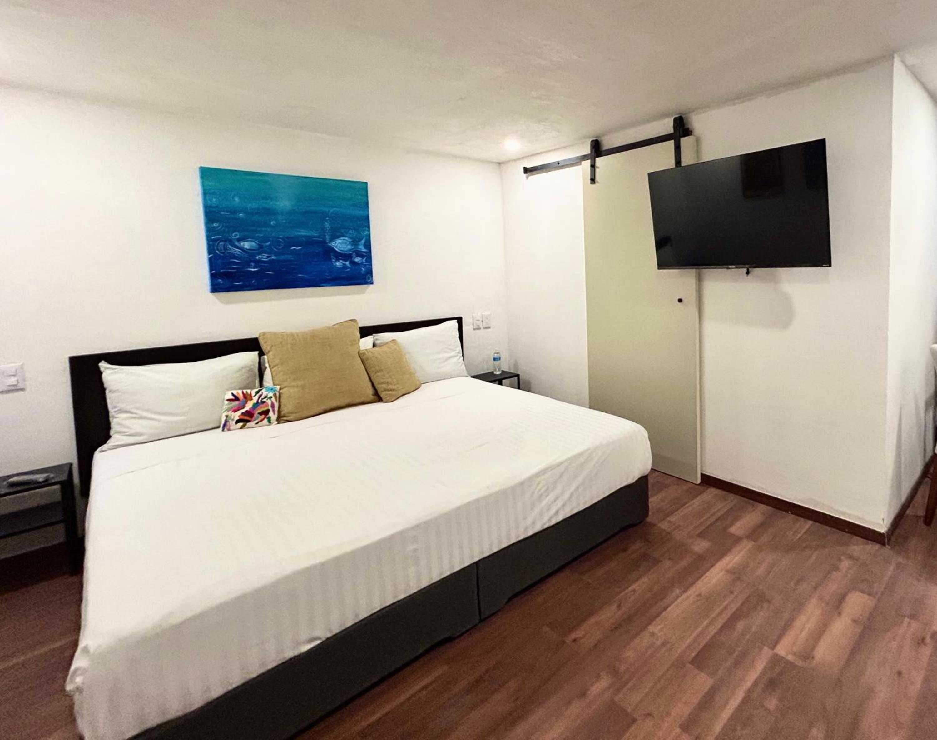Standard Queen Room