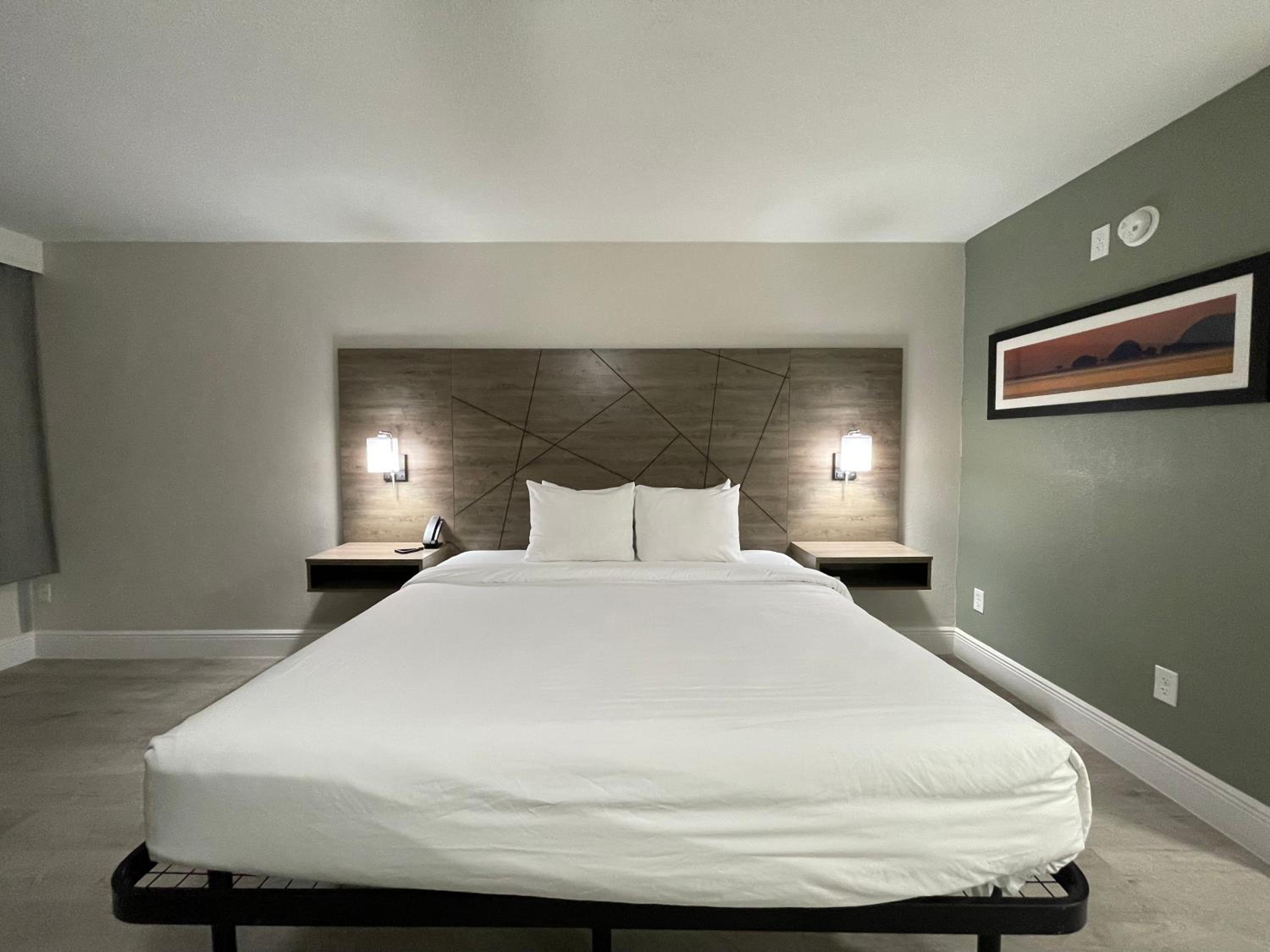 King Room with Jacuzzi - Non-Smoking - Photo 22