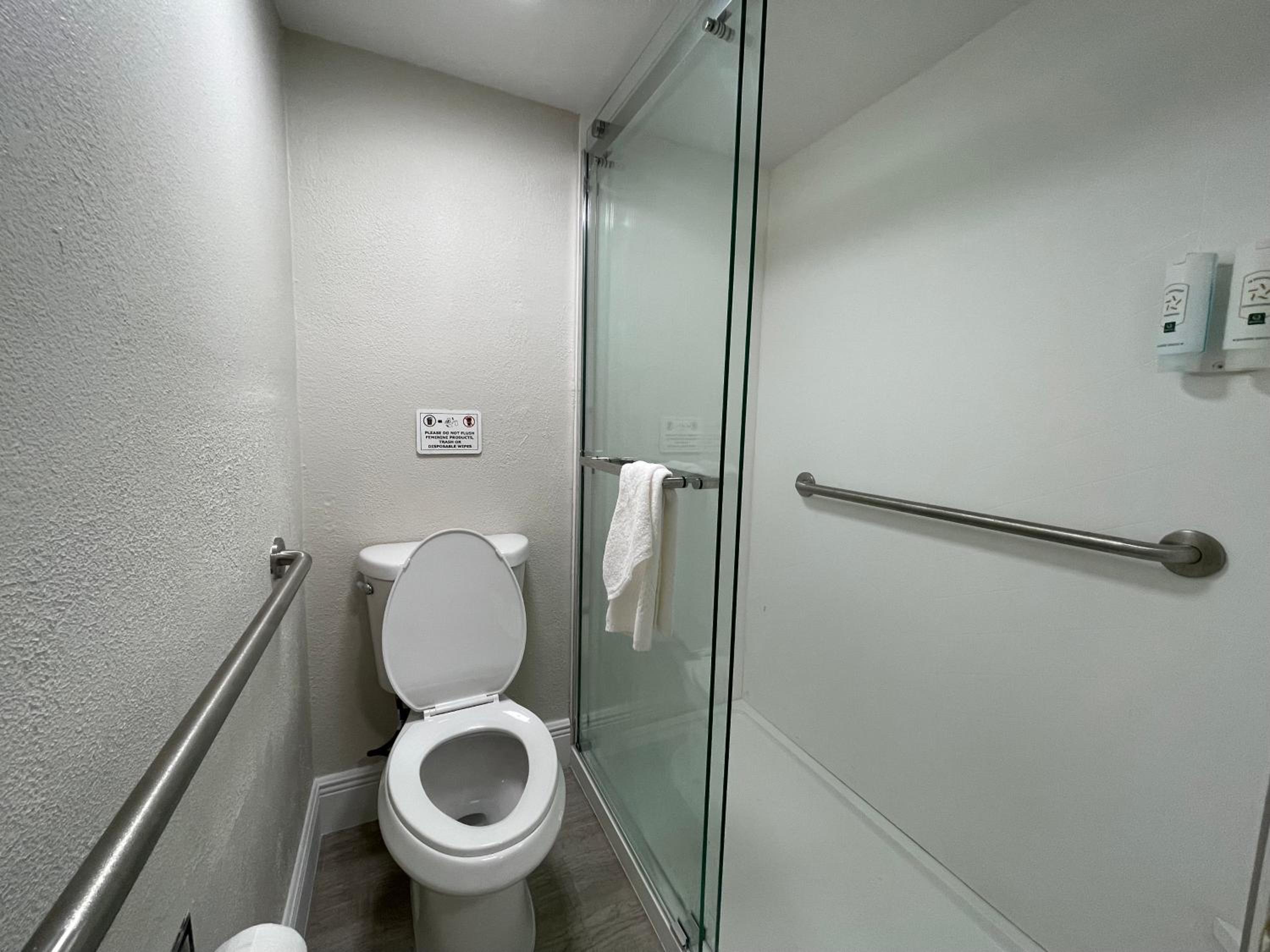 Queen Room - Non-Smoking - Photo 3