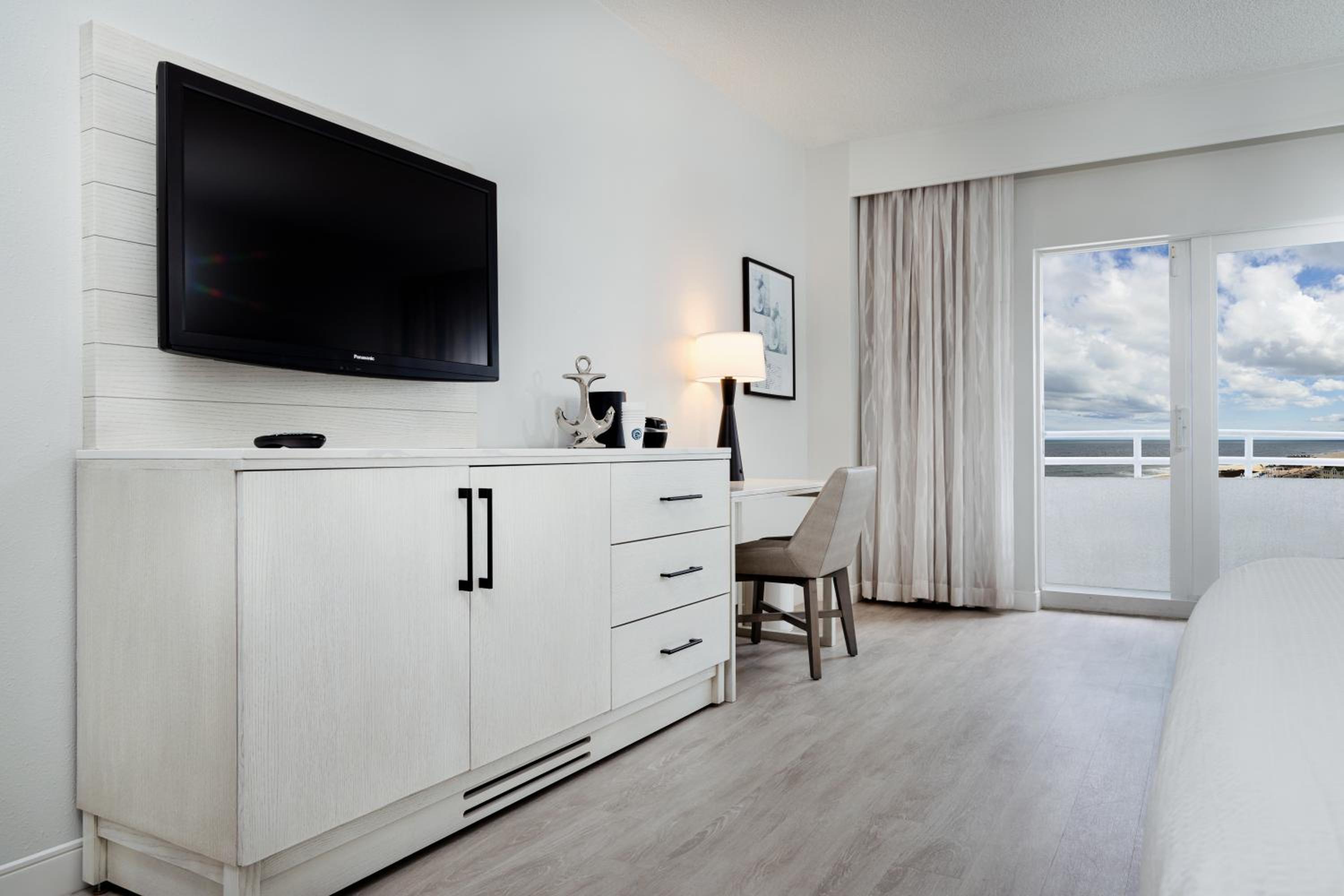 Luxury King Room- Coast Line View photo 1