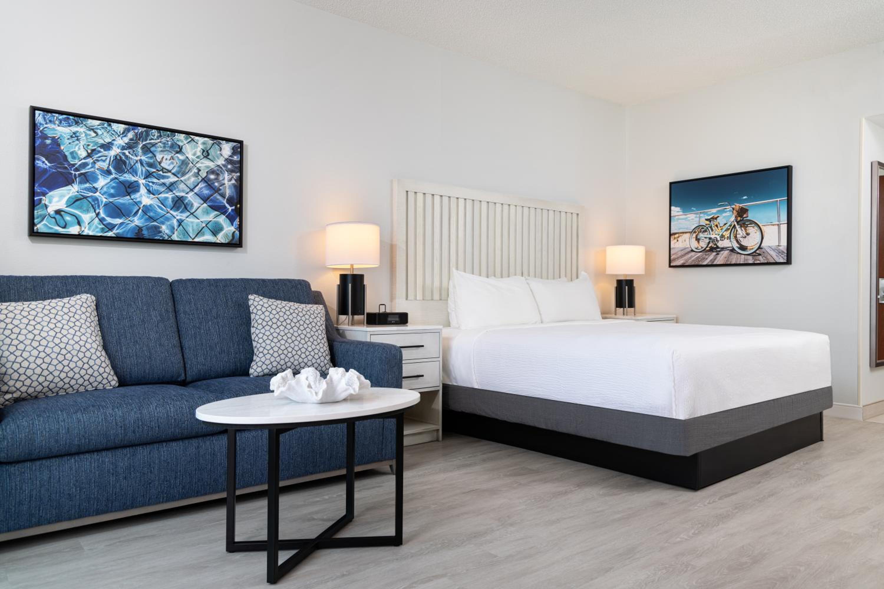 Luxury King Room- Coast Line View photo 2