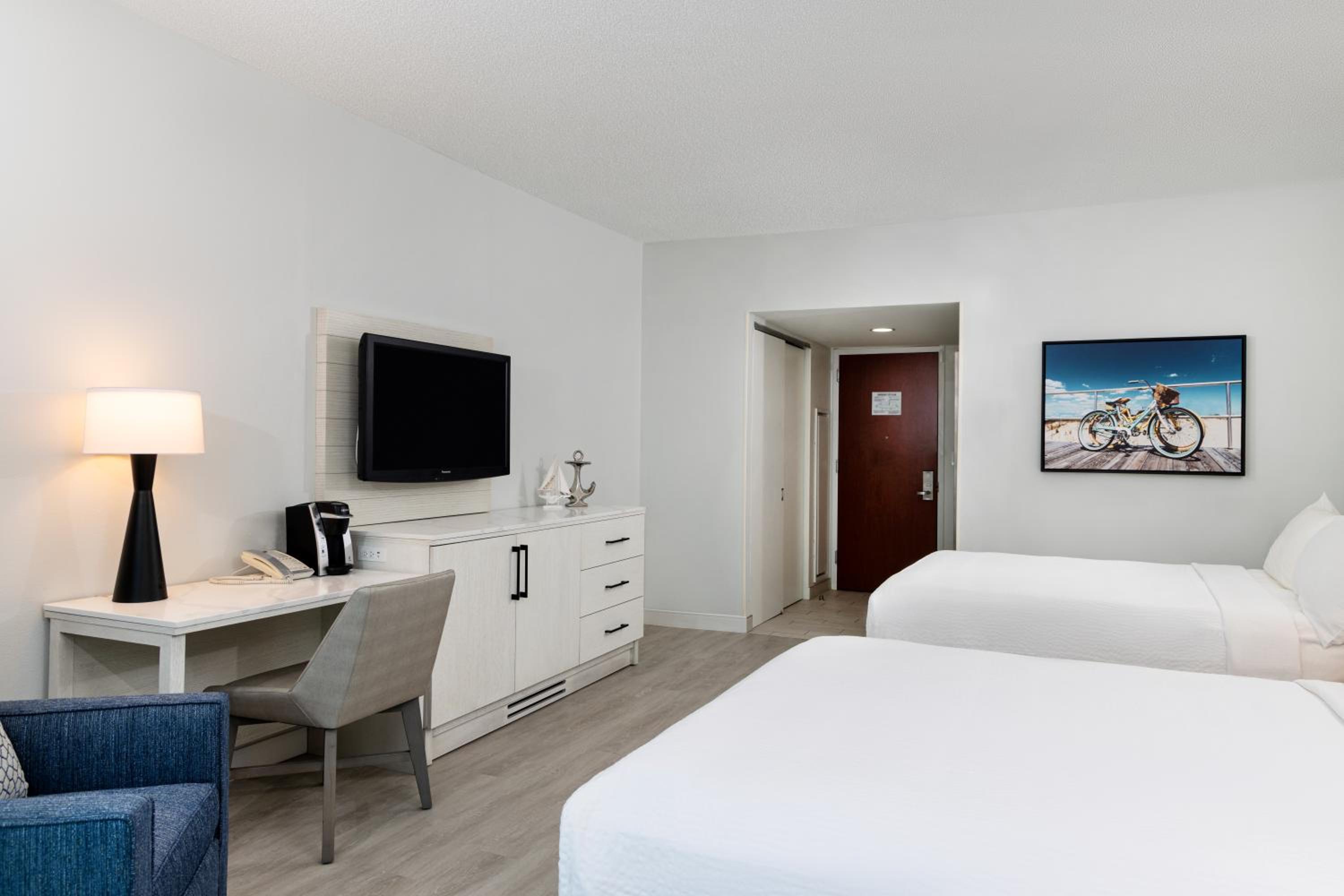 Luxury Room with Two Queen Beds- Coast Line View photo 2