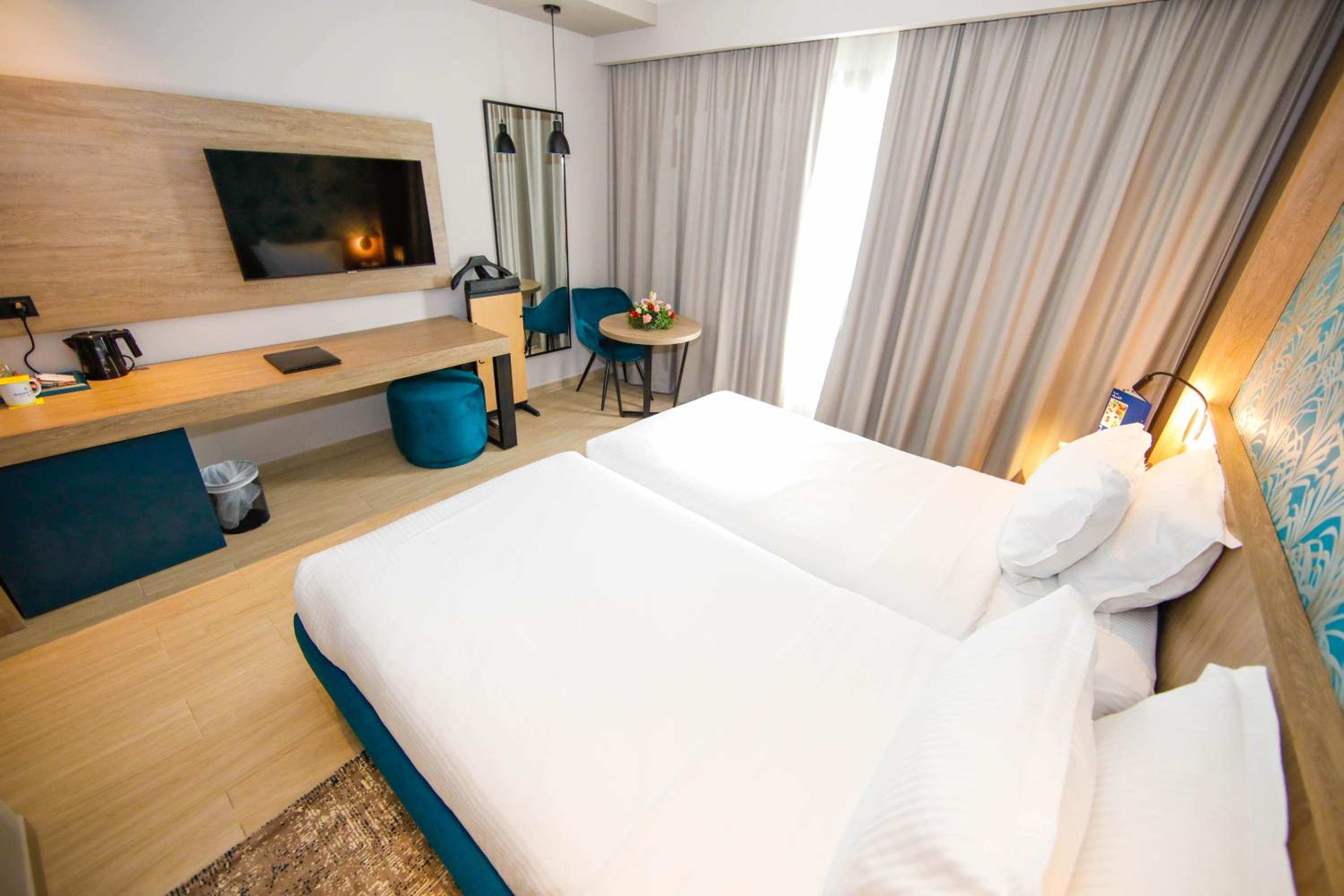 Executive Club Room 2 Single Beds - Photo 1