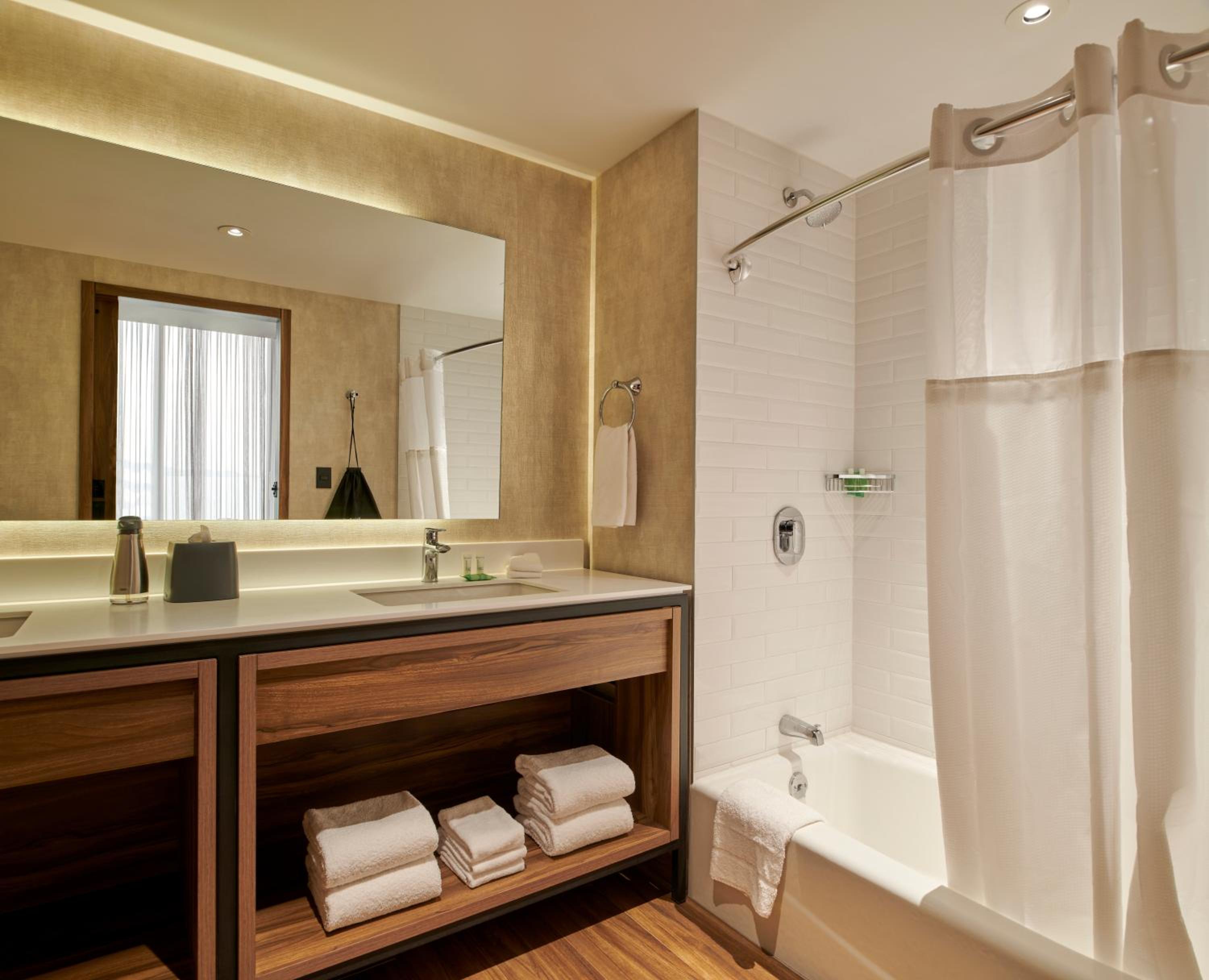 One-Bedroom King Suite with Sofa Bed - Photo 2