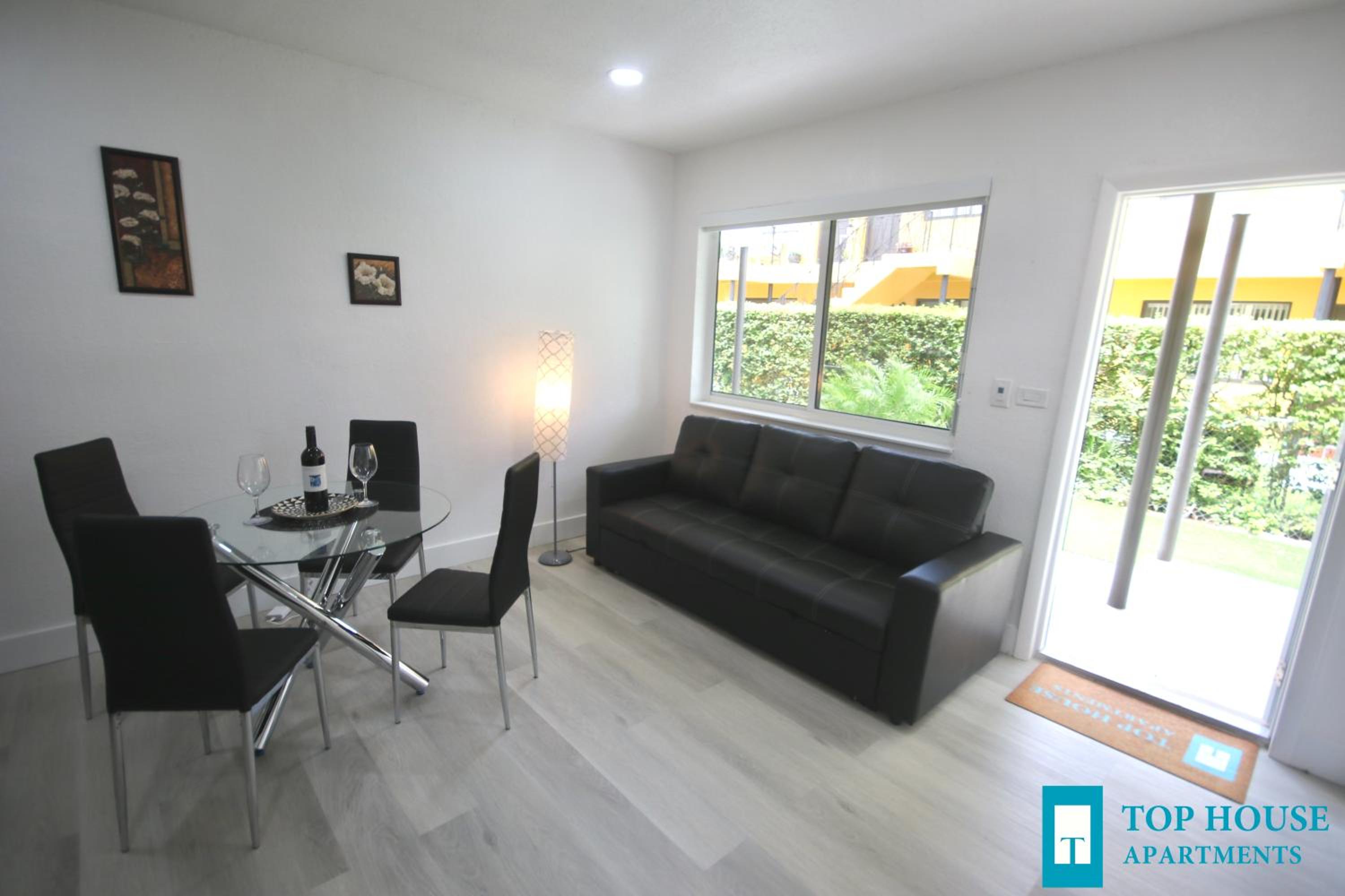 One-Bedroom Apartment photo 1