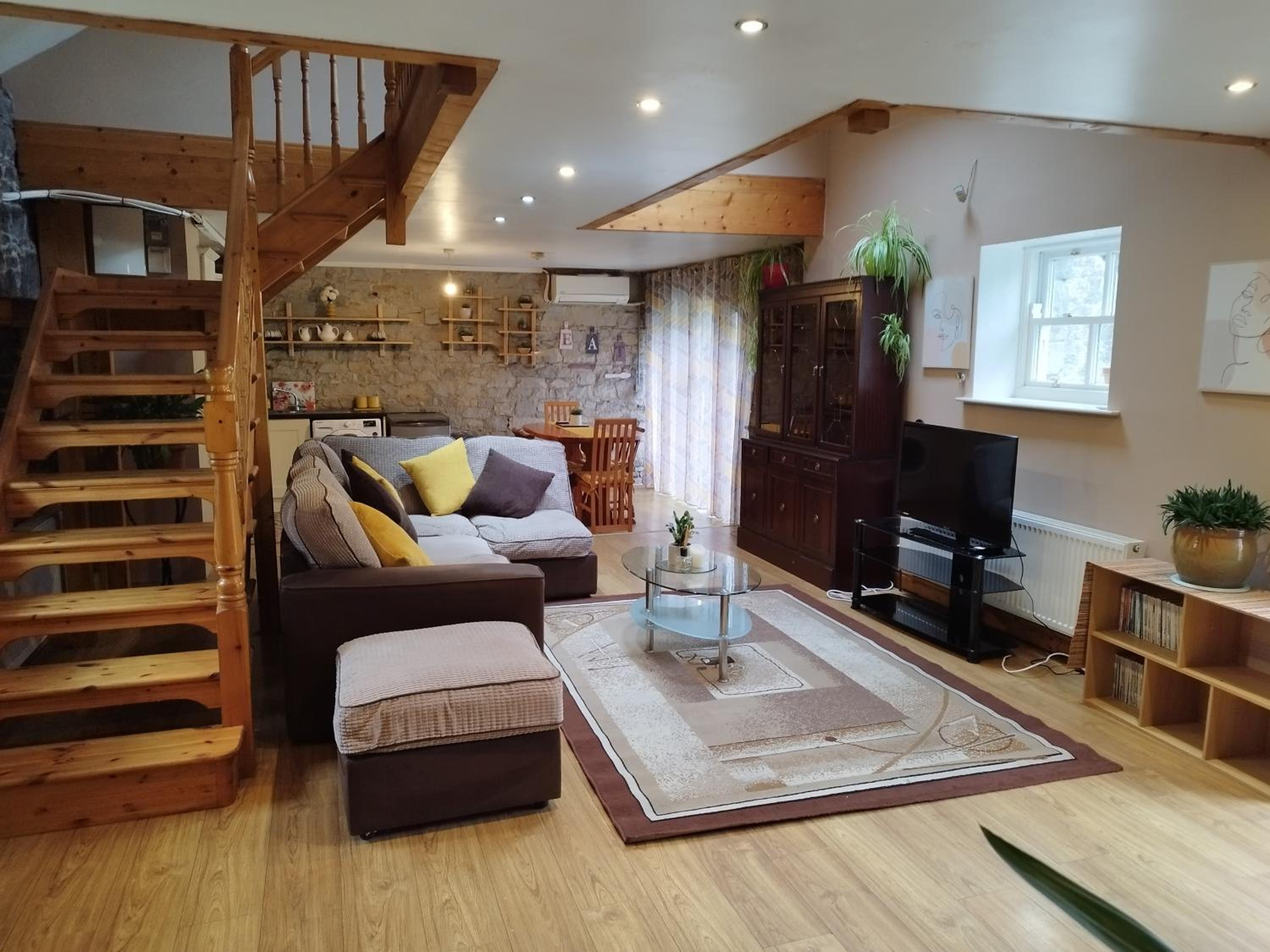 Three-Bedroom House photo 2