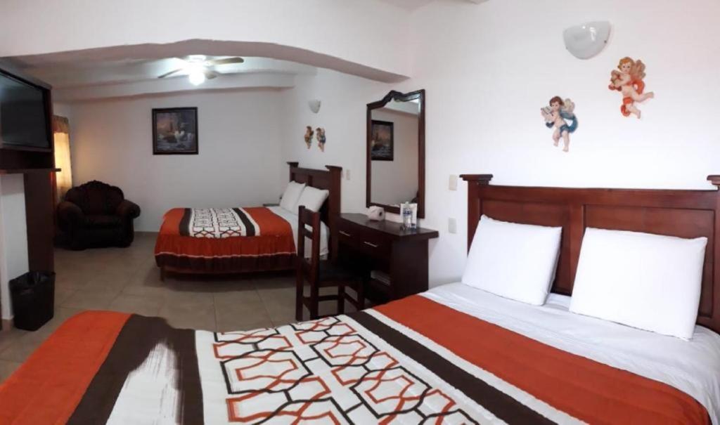 Queen Room With Two Queen Beds photo 1