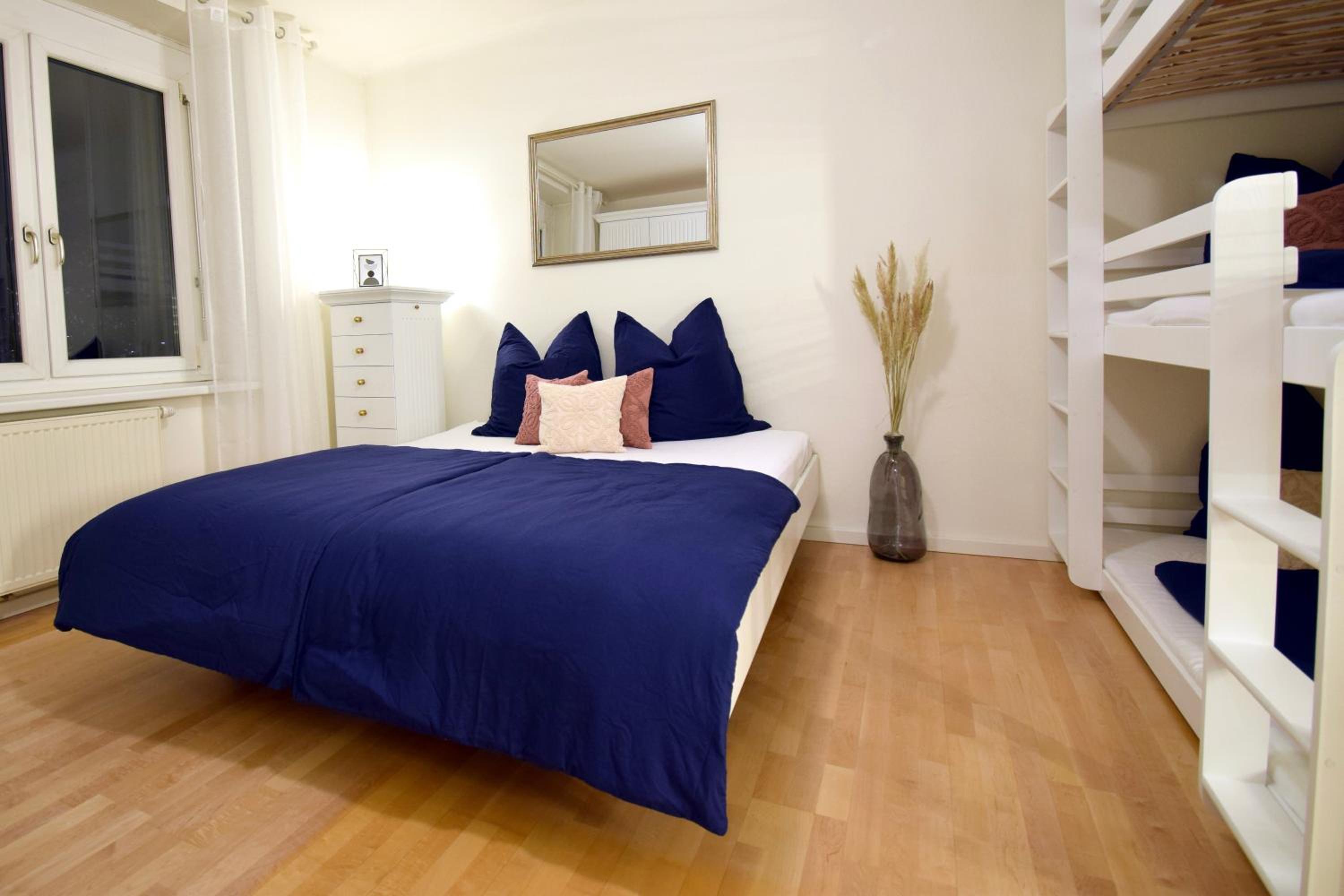 One-Bedroom Apartment photo 1