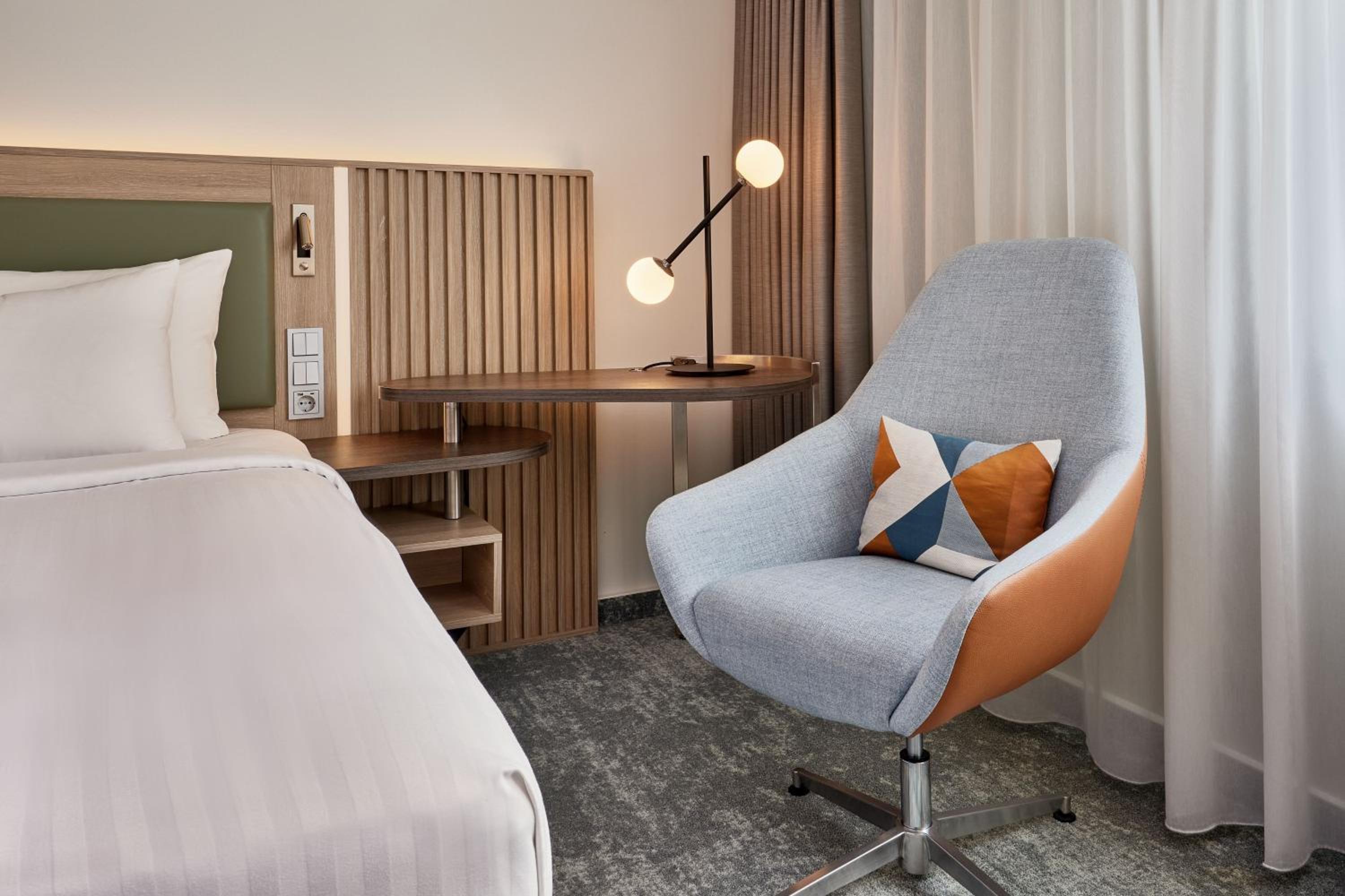 Standard King Room with Inland View - Photo 3