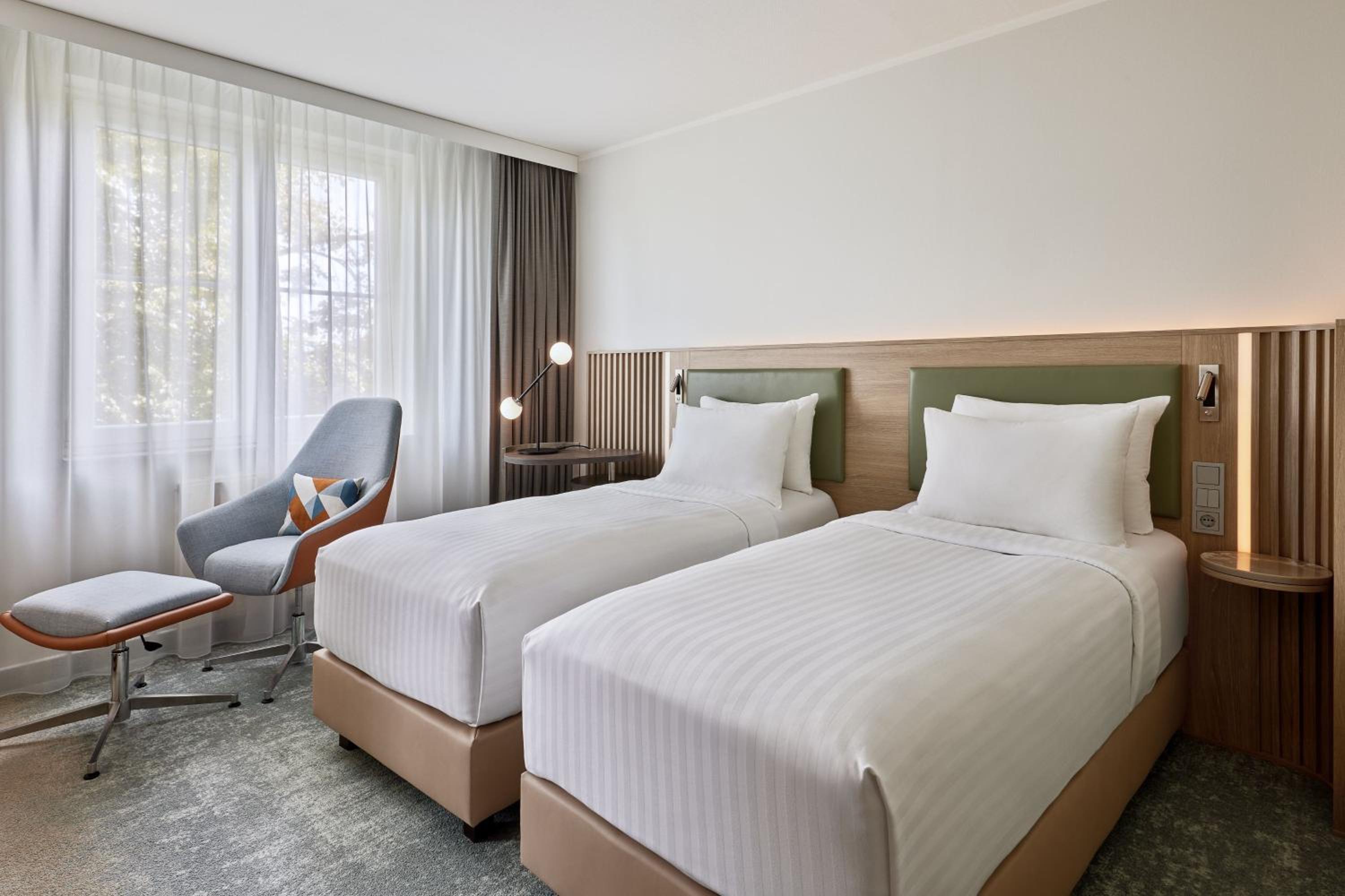 Standard Twin Room with Inland View - Photo 3