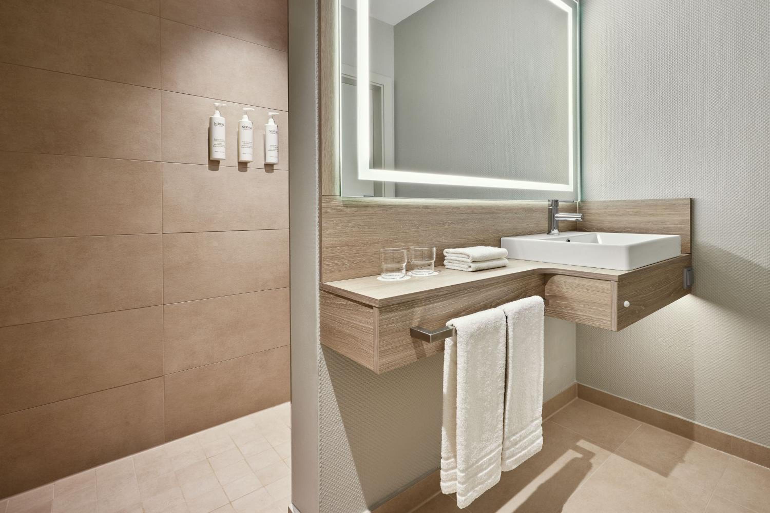 Standard Twin Room with Inland View - Photo 4
