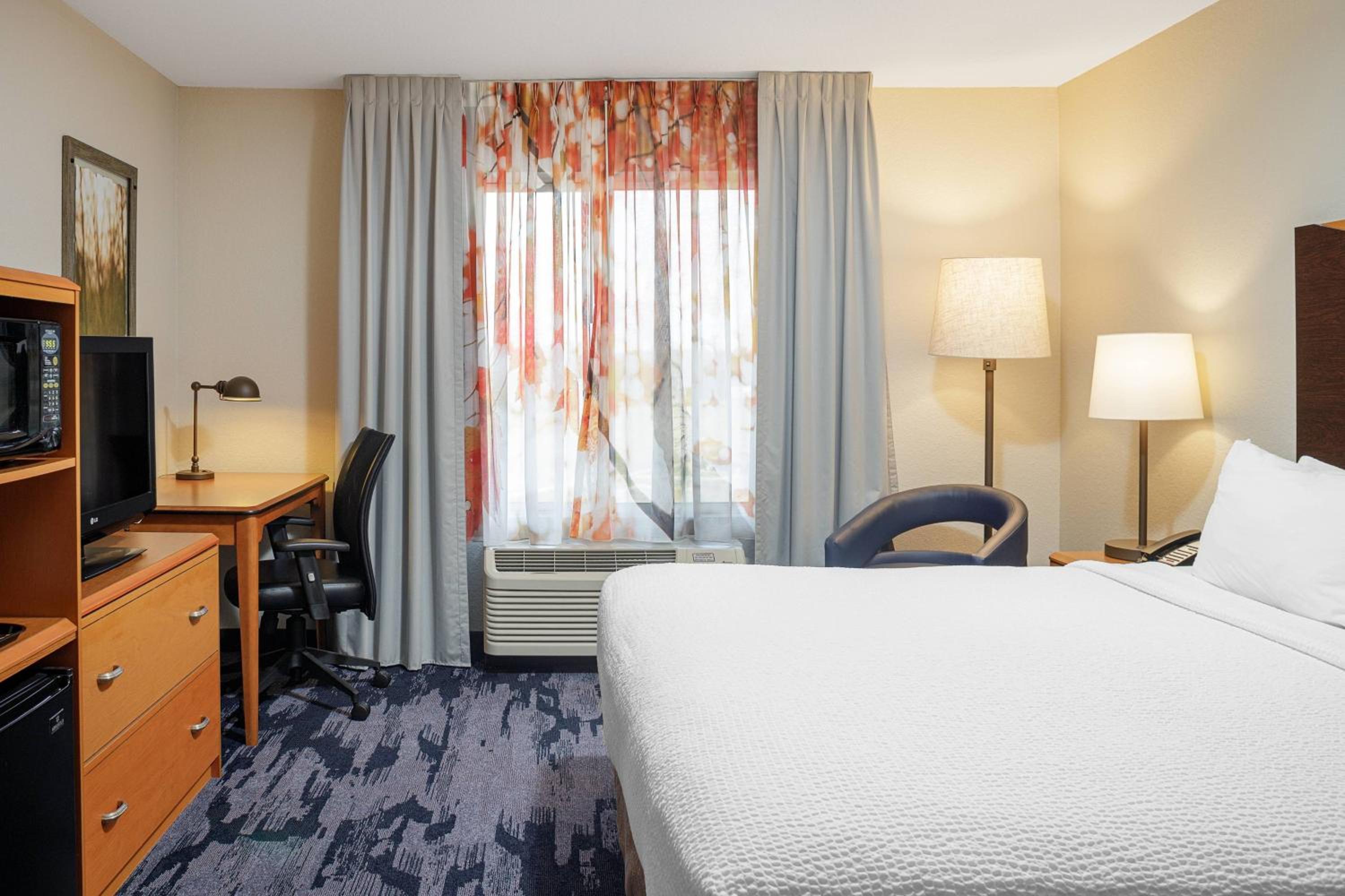 King Room with Roll-in Shower - Mobility and Hearing Accessible