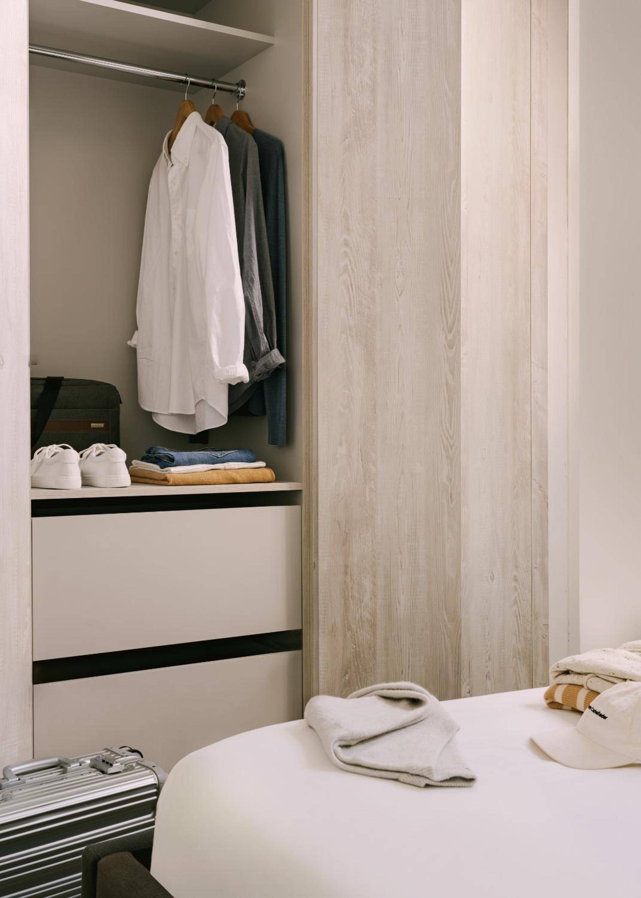One-Bedroom Superior Apartment - Photo 4