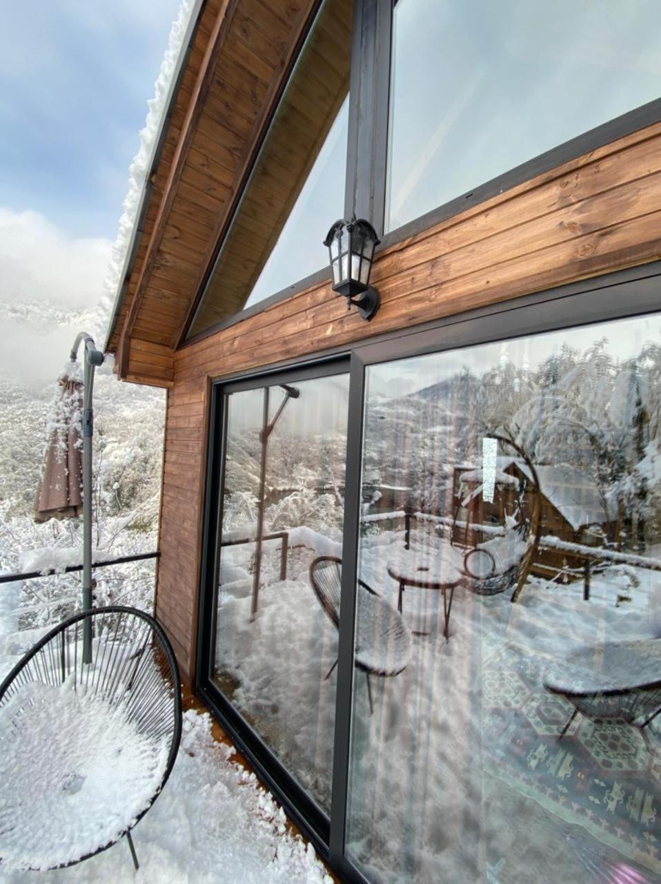 Family Room with Lake View photo 2