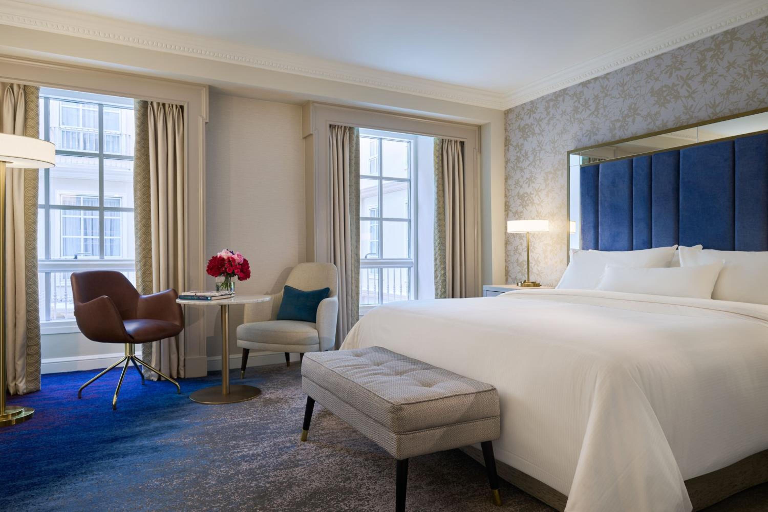 Deluxe King Room with One King Bed (Non Smoking) thumbnail 6