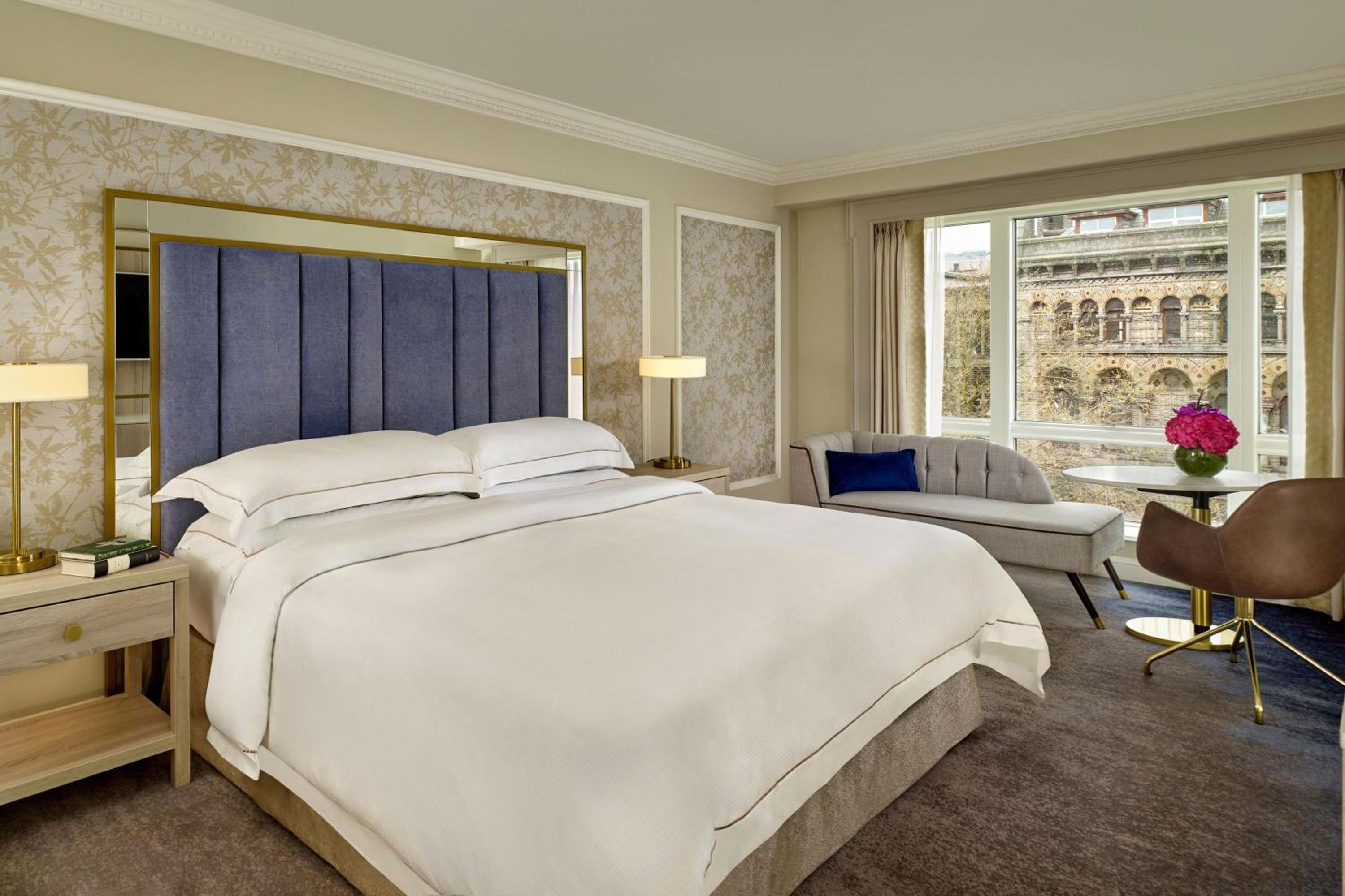 Heritage Deluxe King Room with City View