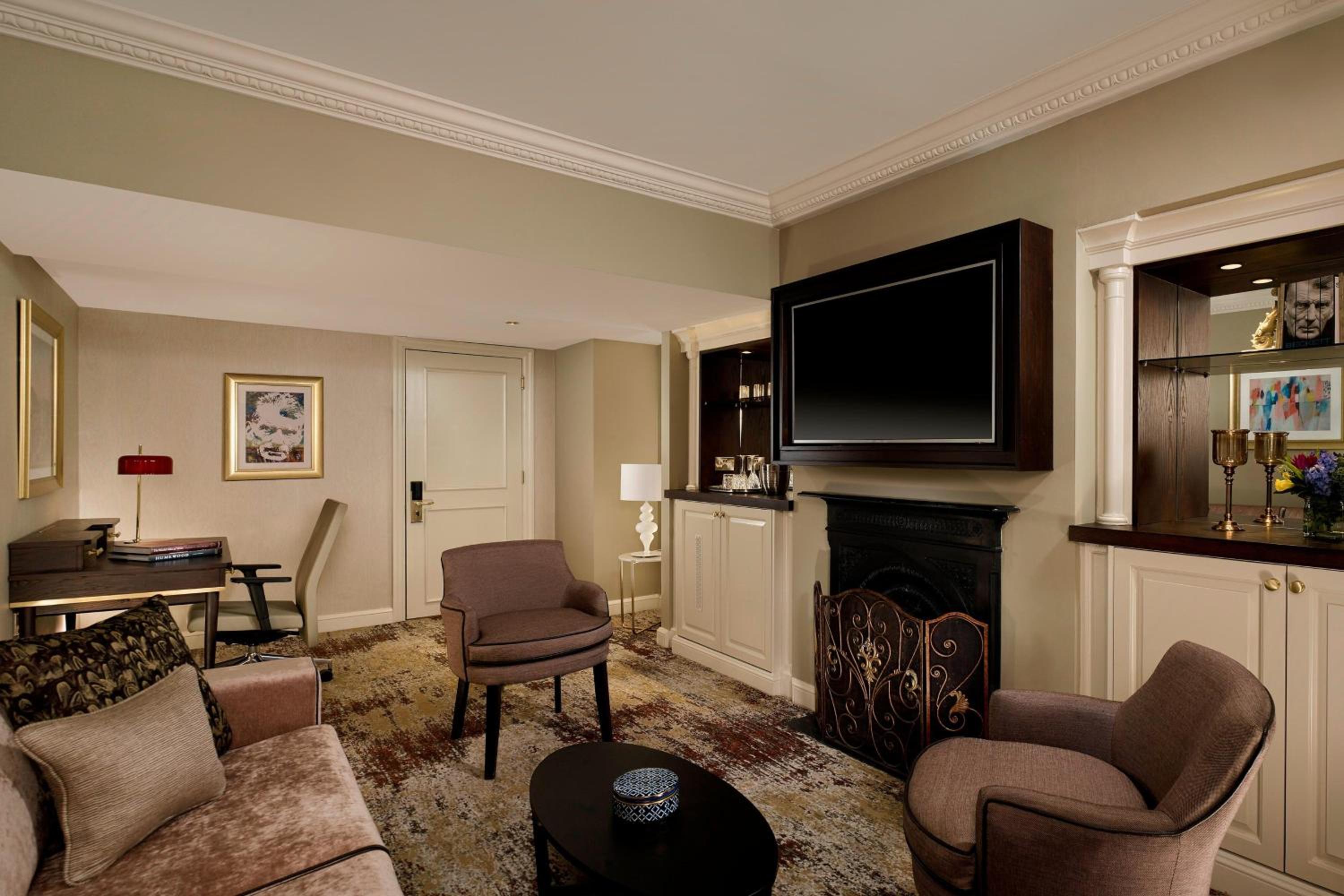 One-Bedroom Bi-Level Library King Suite with City View