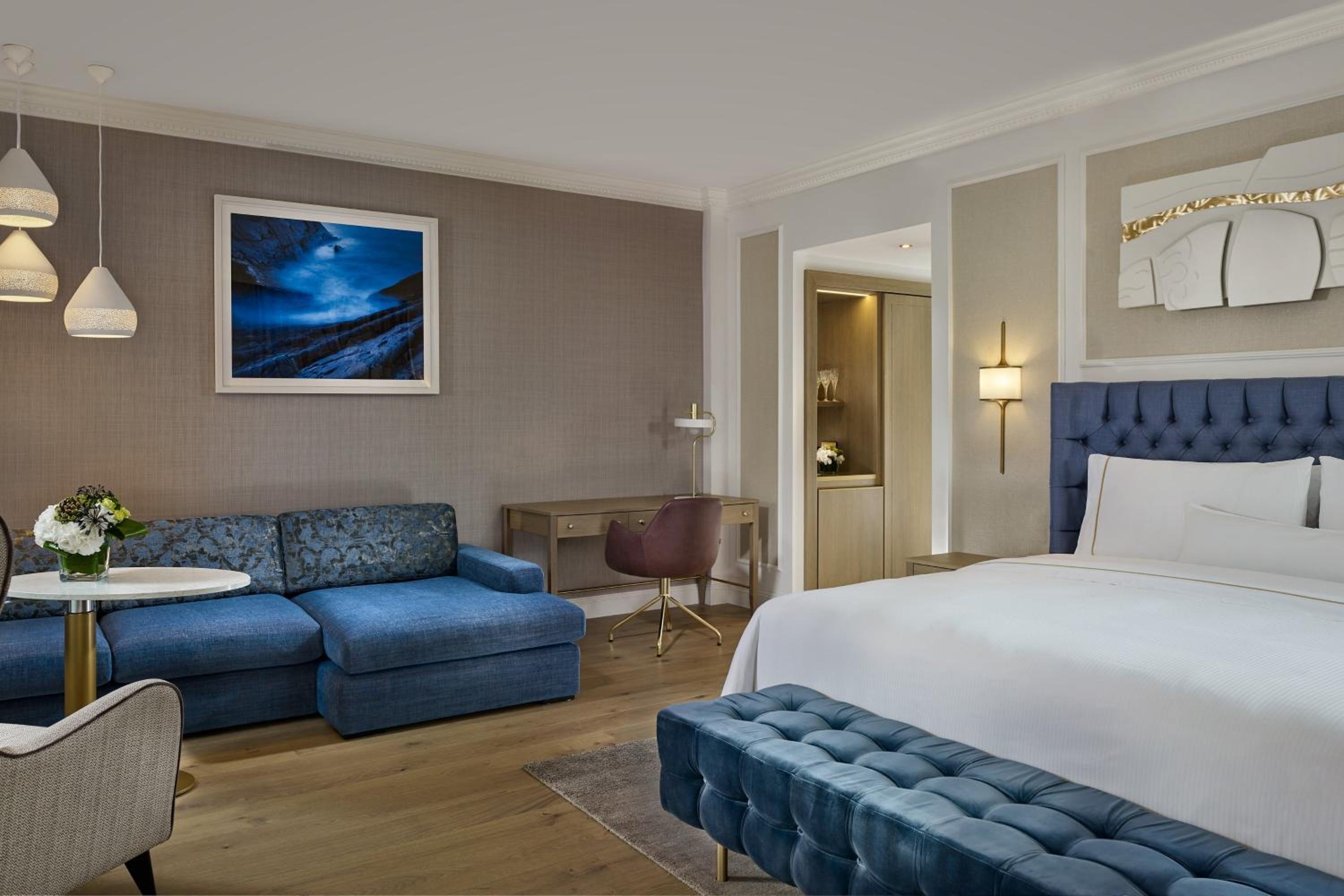 Junior King Suite with City View