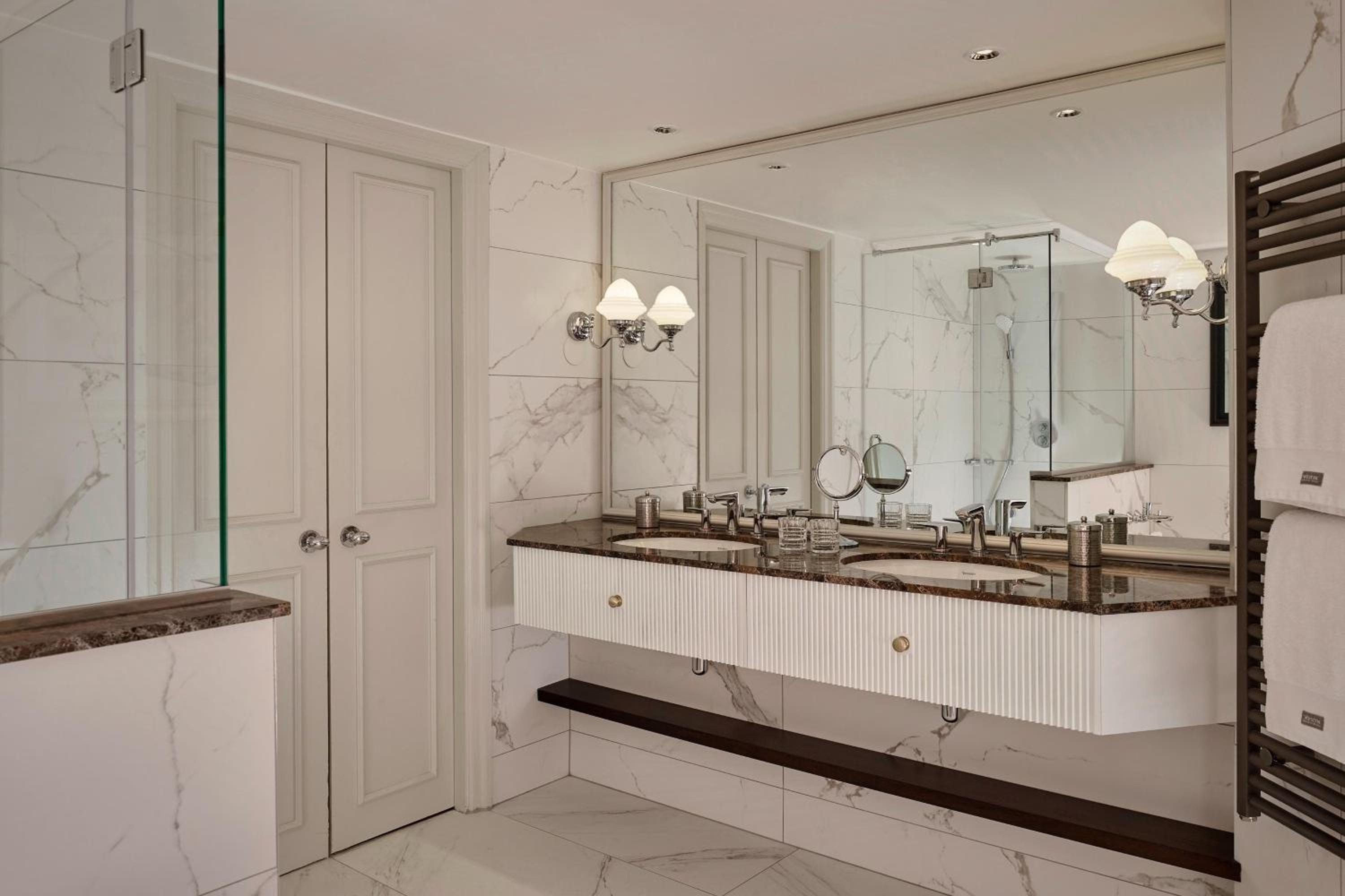 One-Bedroom Bi-Level Library King Suite with City View