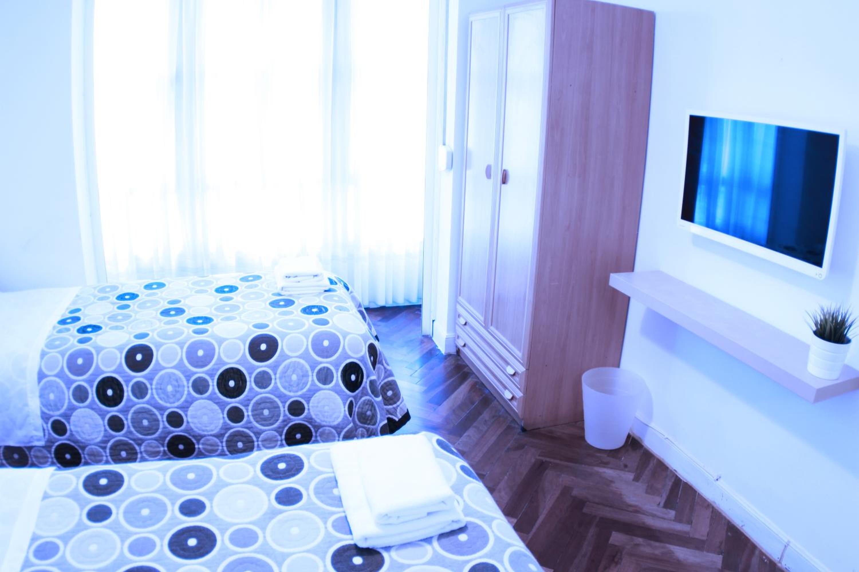 Habitación familiar con baño compartido