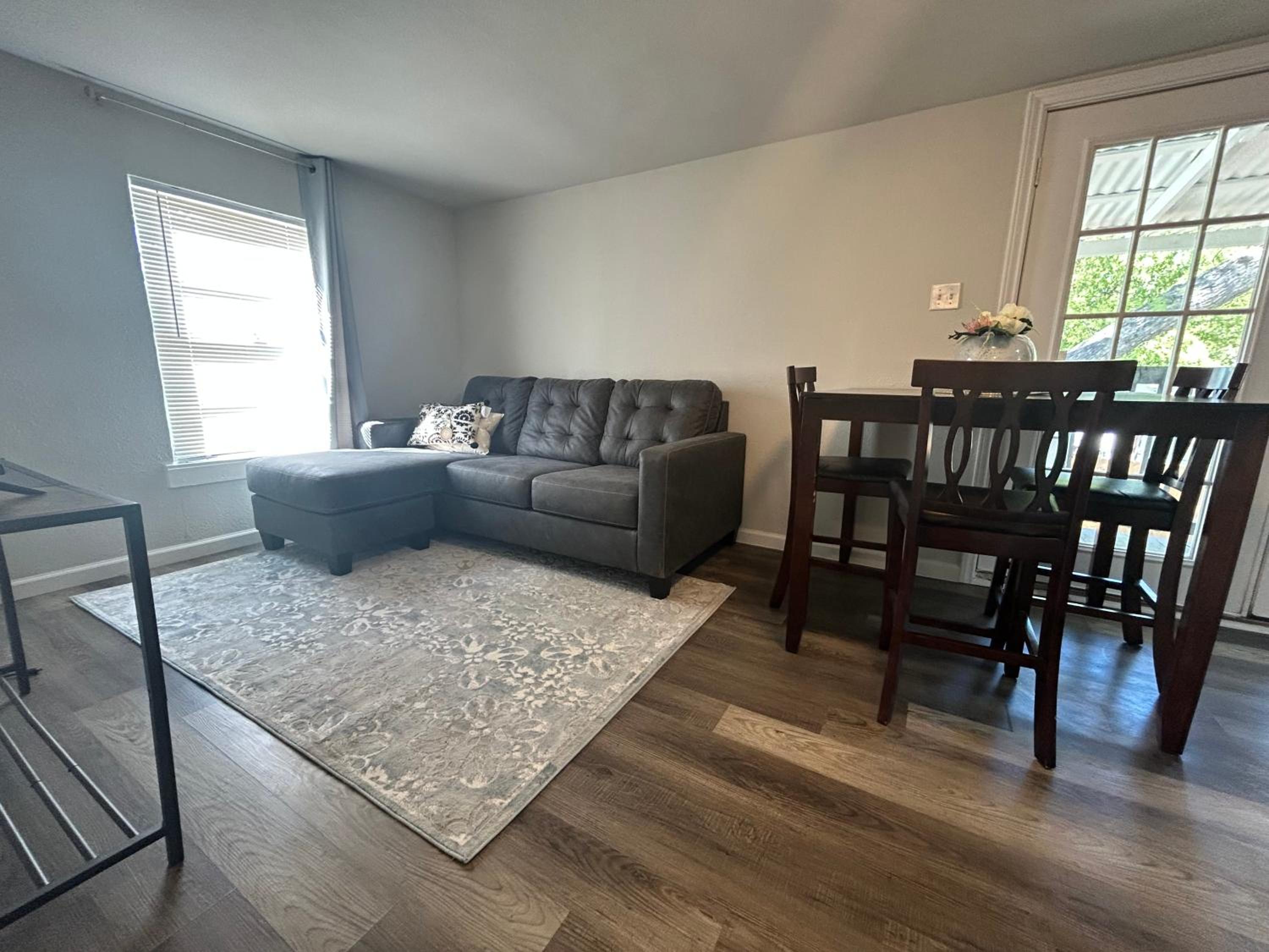 One-Bedroom House photo 1