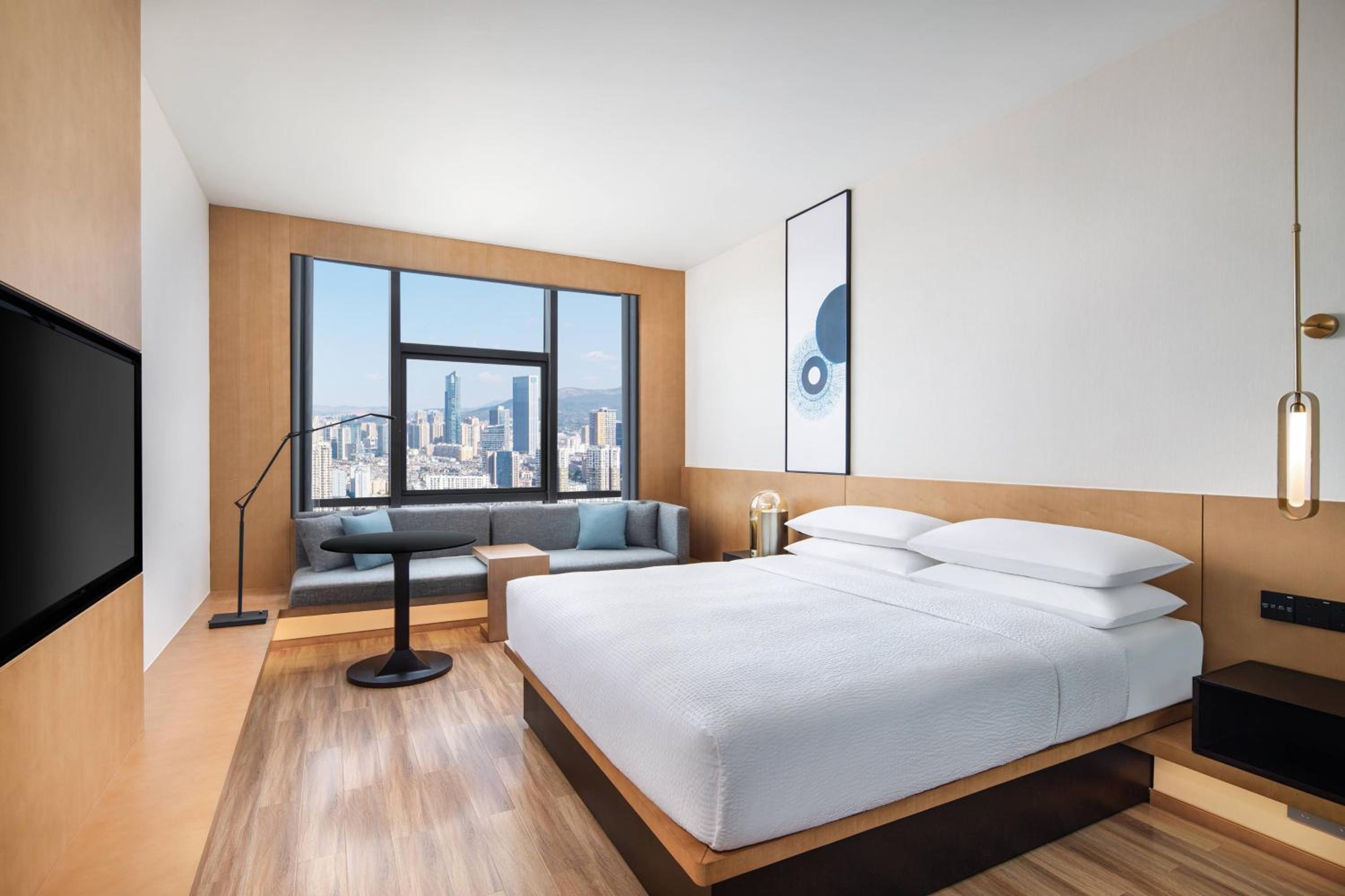 Standard King Room with City View