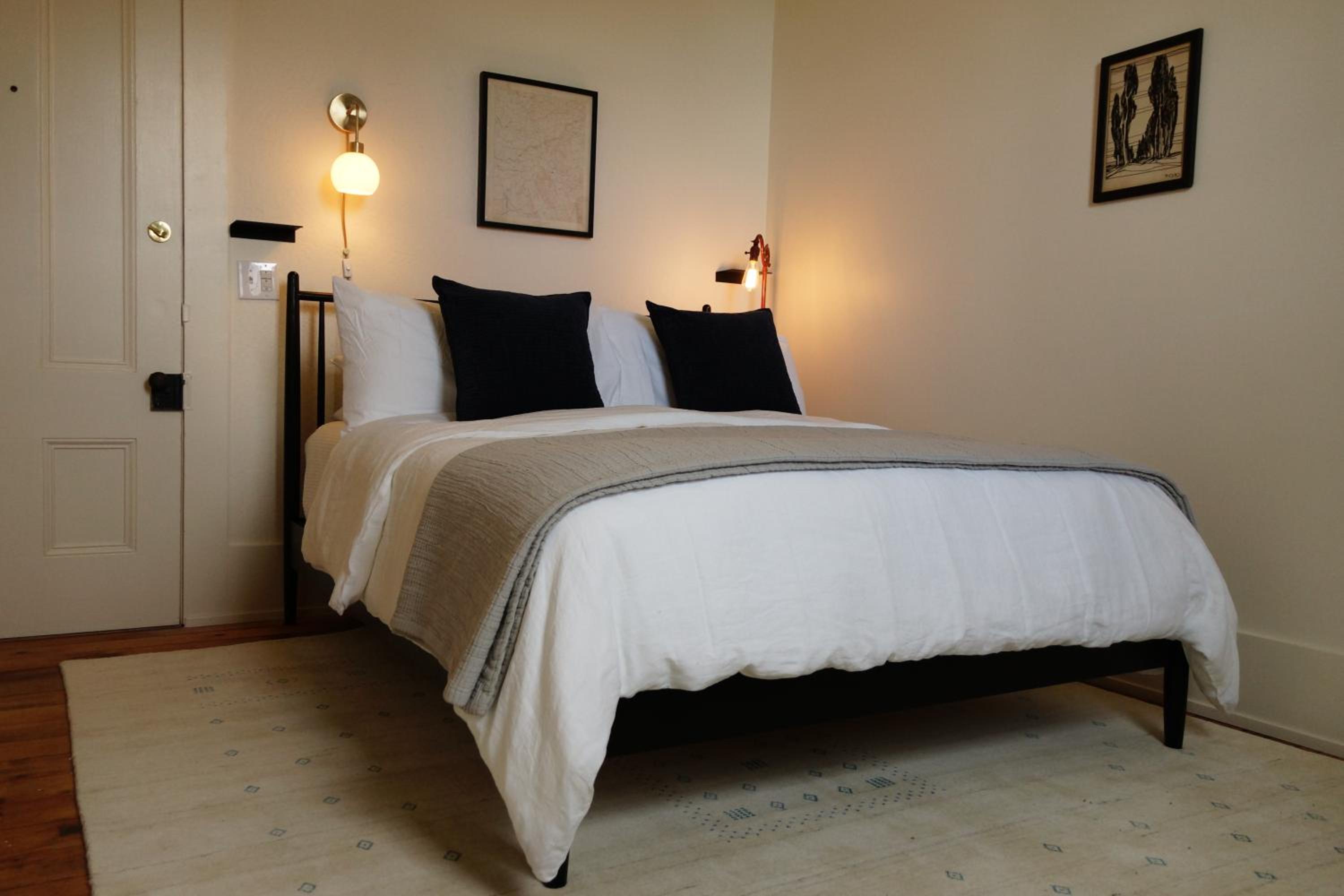 Queen Suite photo 2