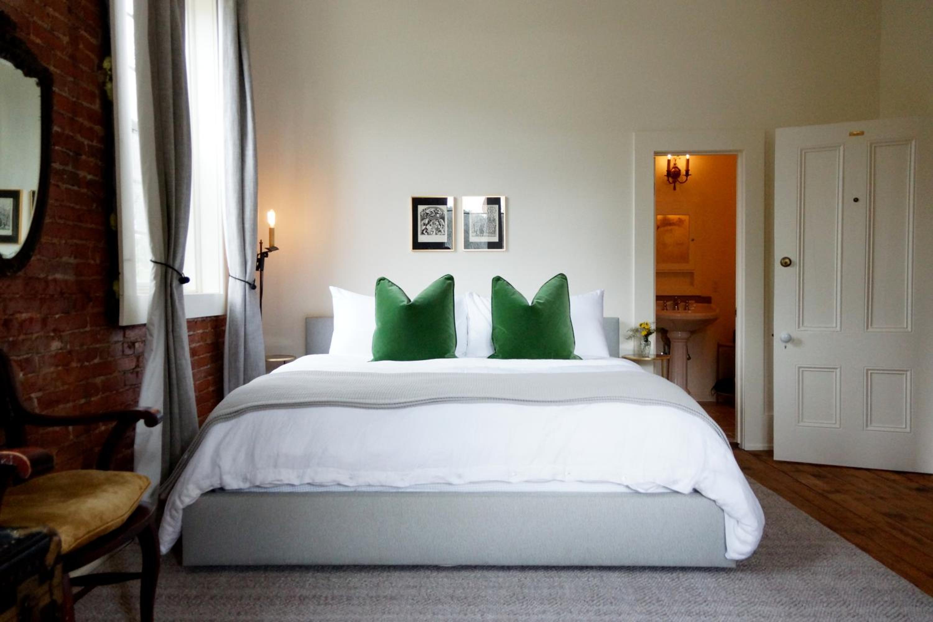 King Suite with Balcony photo 2