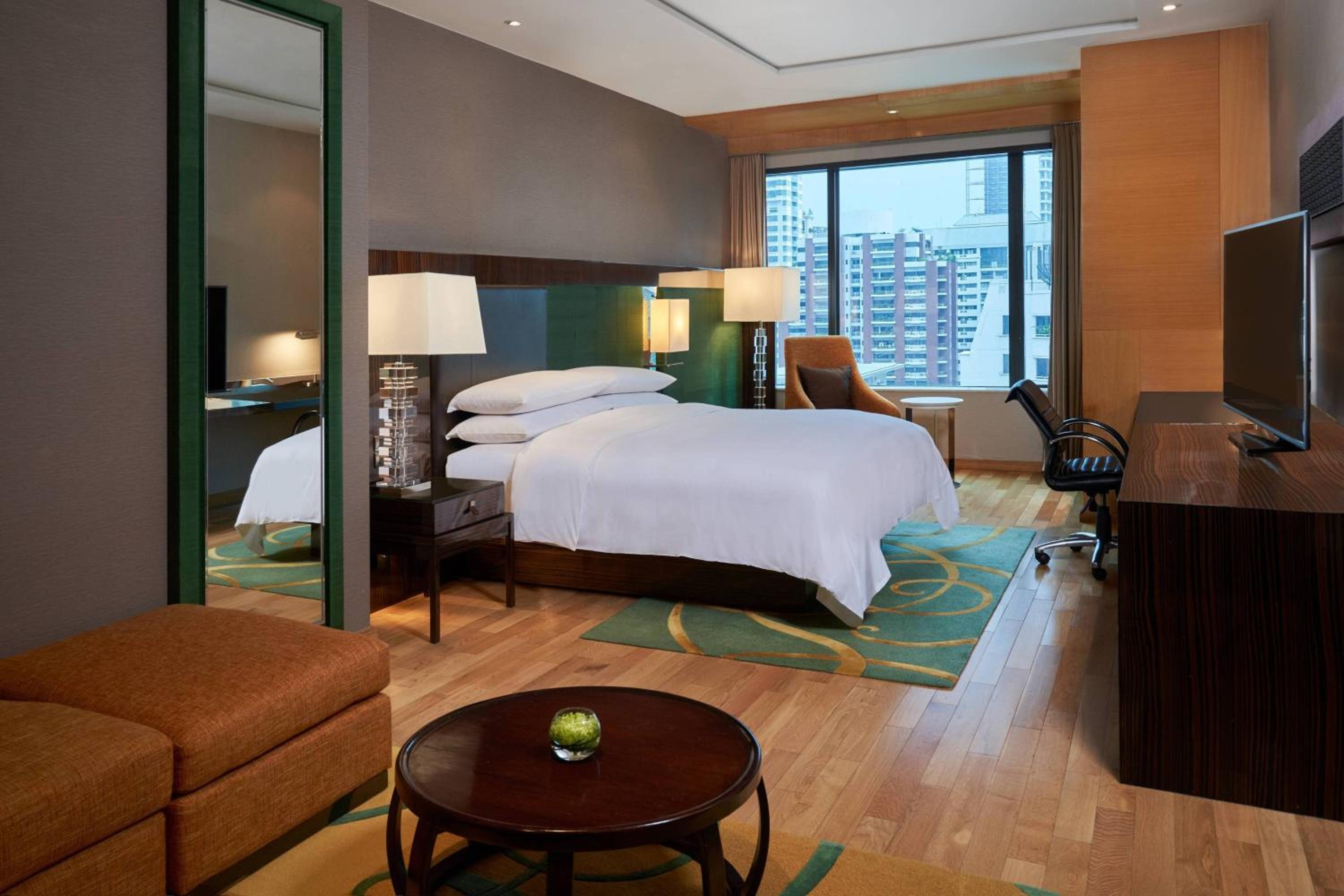 Renaissance Suite (A complimentary 1-hour EV Tuk-Tuk ride)