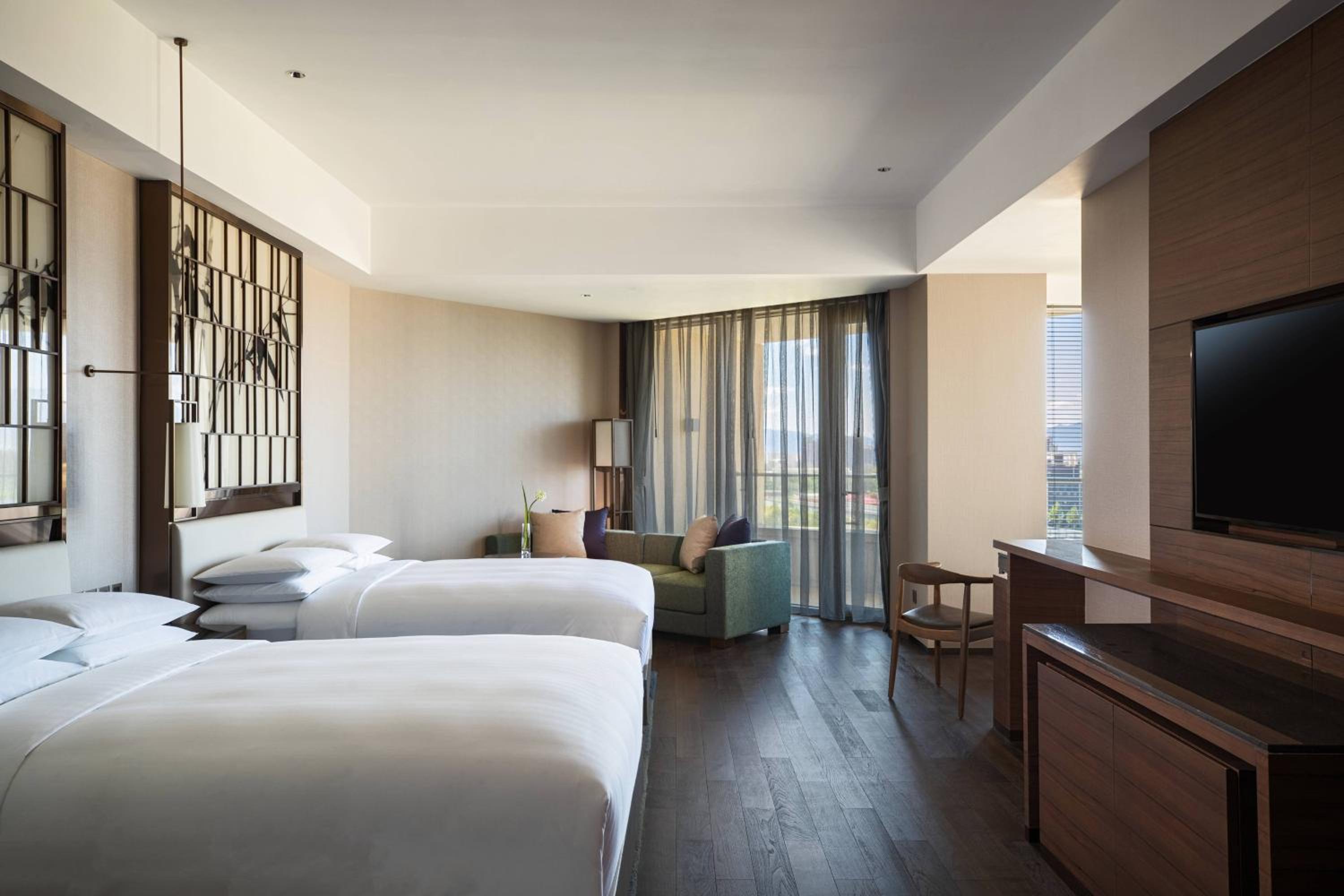 Balcony Executive Twin Room