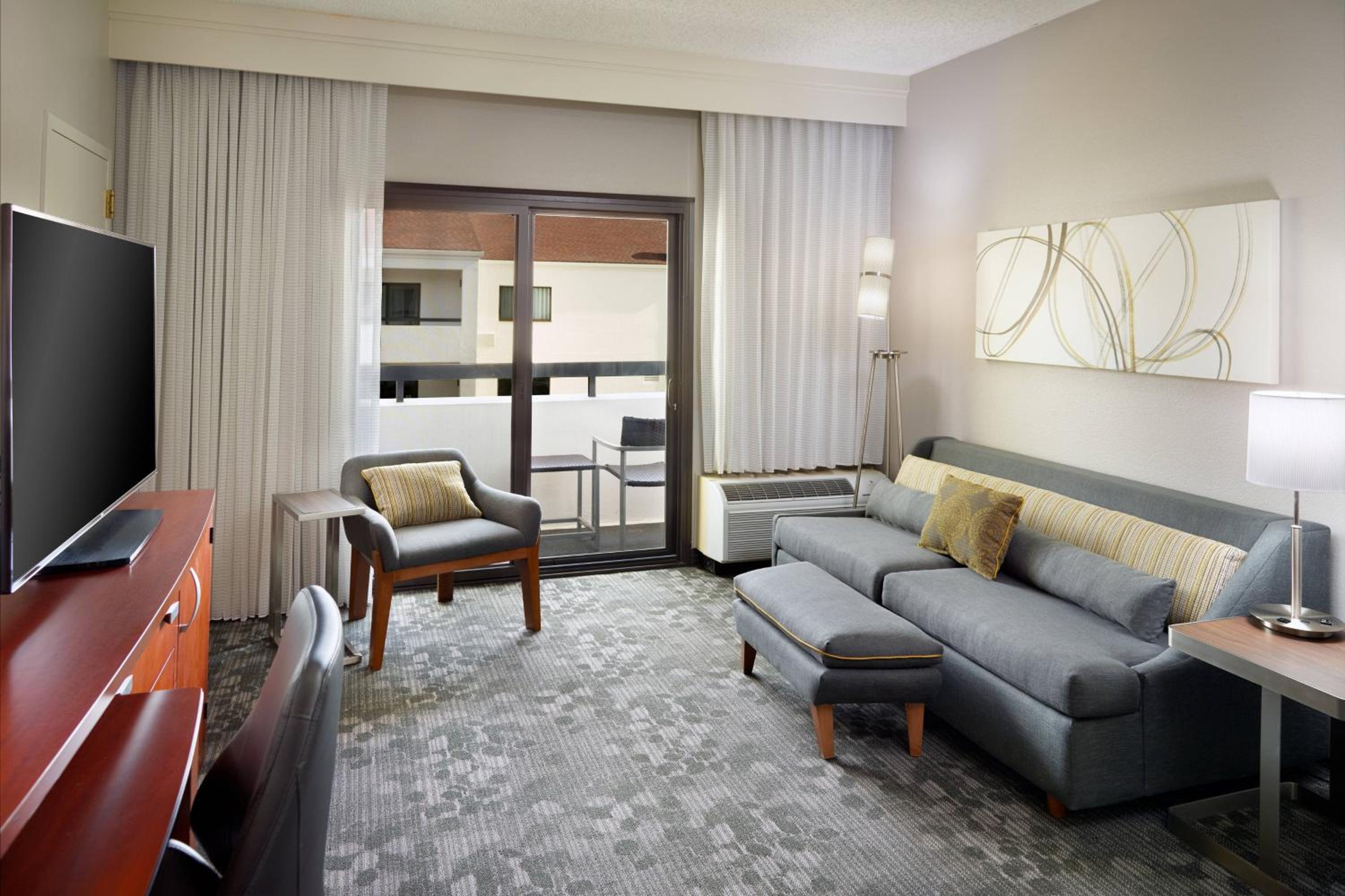 Suite, 1 King, Sofa bed - Photo 2